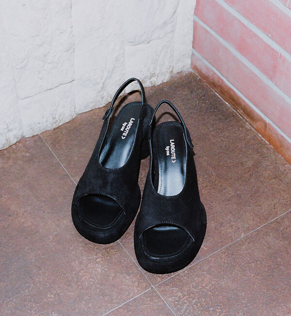 AU BANNISTER「【LAROUTE &times; COZ】プラットフォームサンダル」|サンダル|ブラック