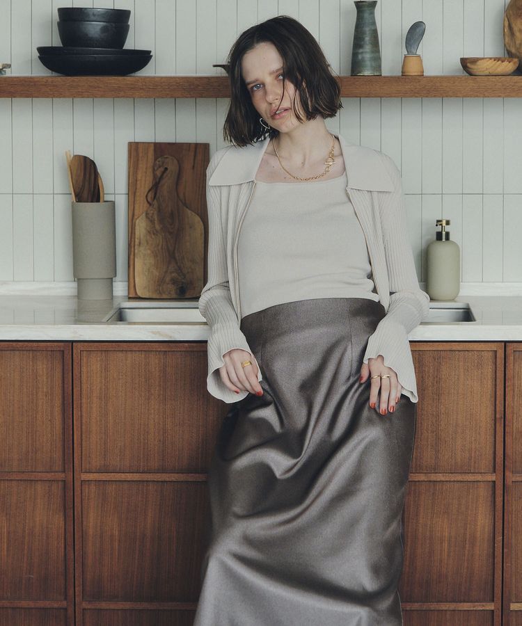 YECCA VECCA「シャイニーロングスカート」|タイト|