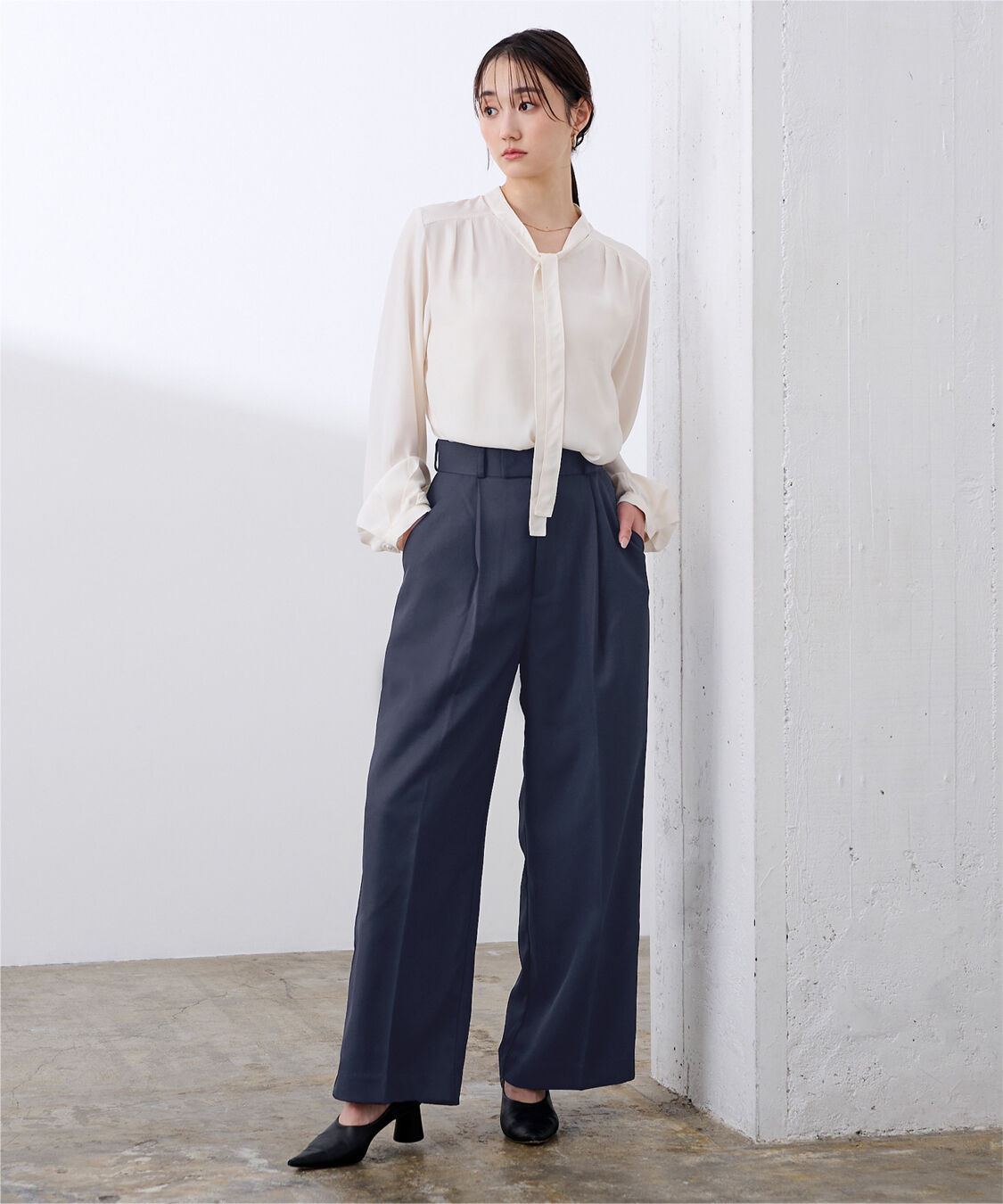 ur's「美シルエットワンタックワイドパンツ」|スラックス|