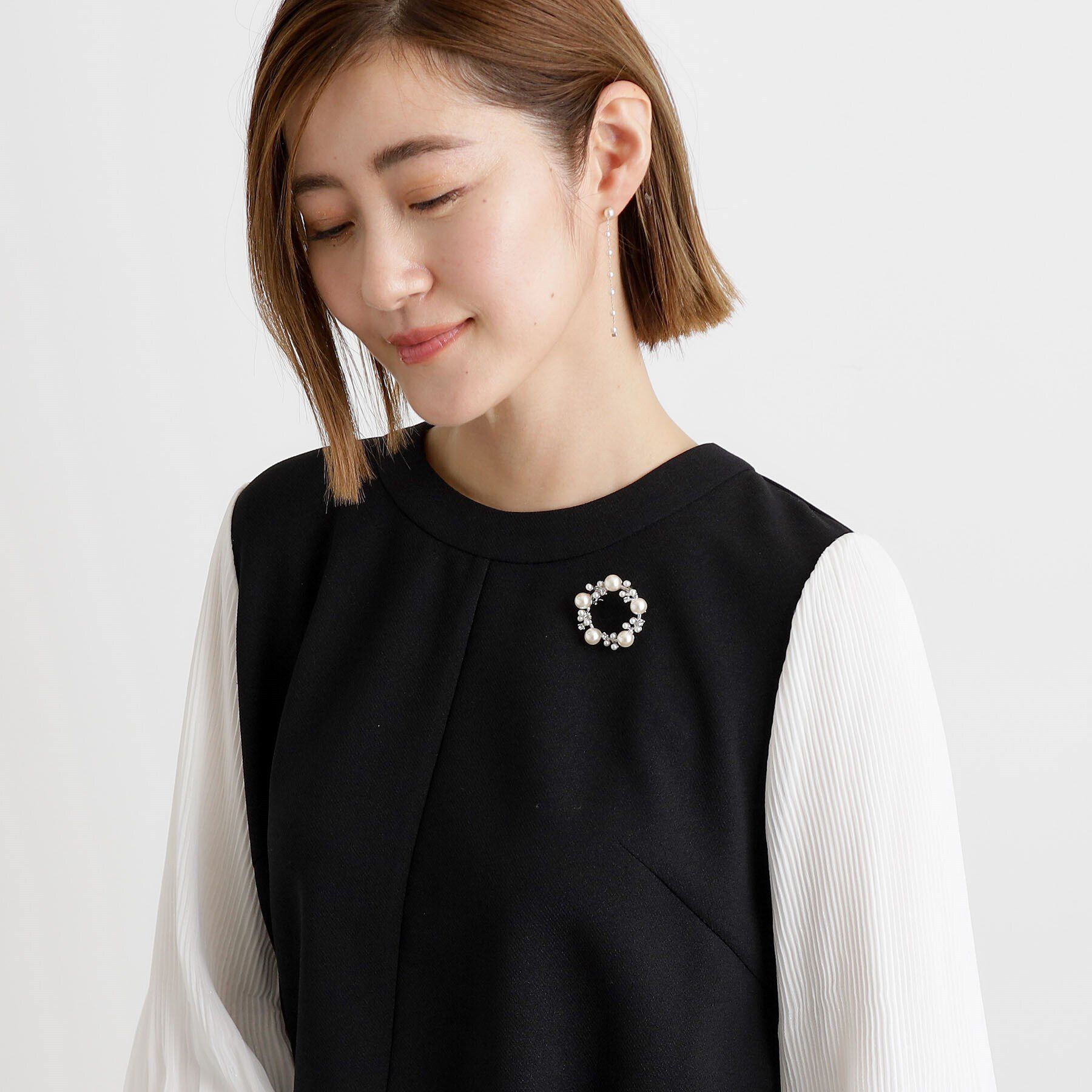 grove「ラウンドパール調ブローチ【入卒対応可】」|ブローチ・コサージュ|