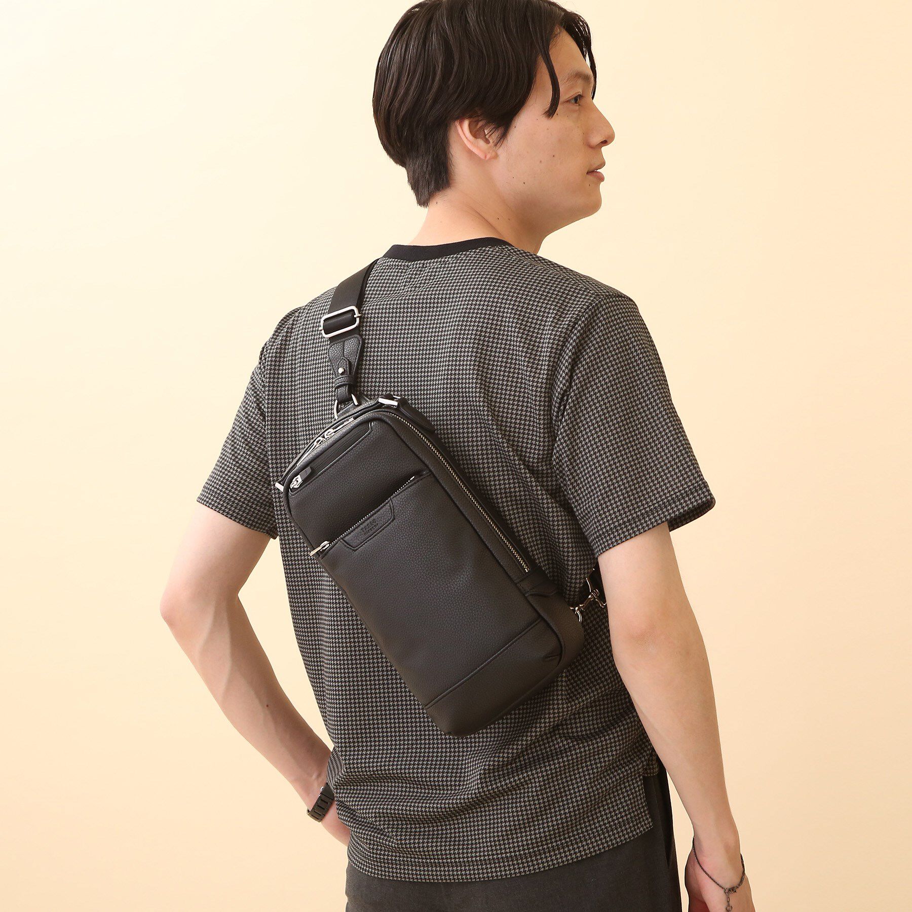 TAKEO KIKUCHI「薄マチ スマート 大人　ワンショルダーバッグ」|ショルダー・メッセンジャー|