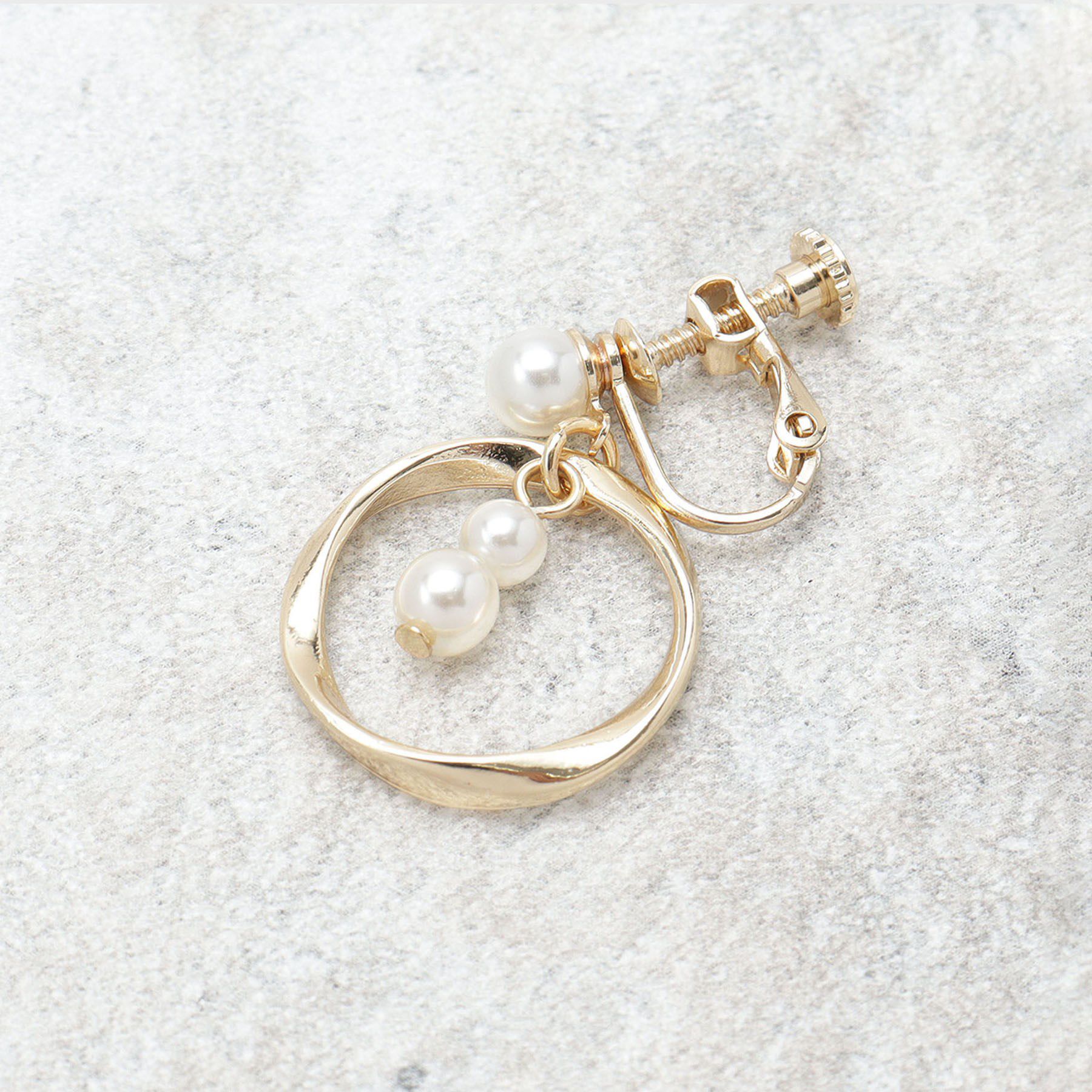 OPAQUE.CLIP「フェイクパール&times;リングメタル イヤリング」|イヤリング|