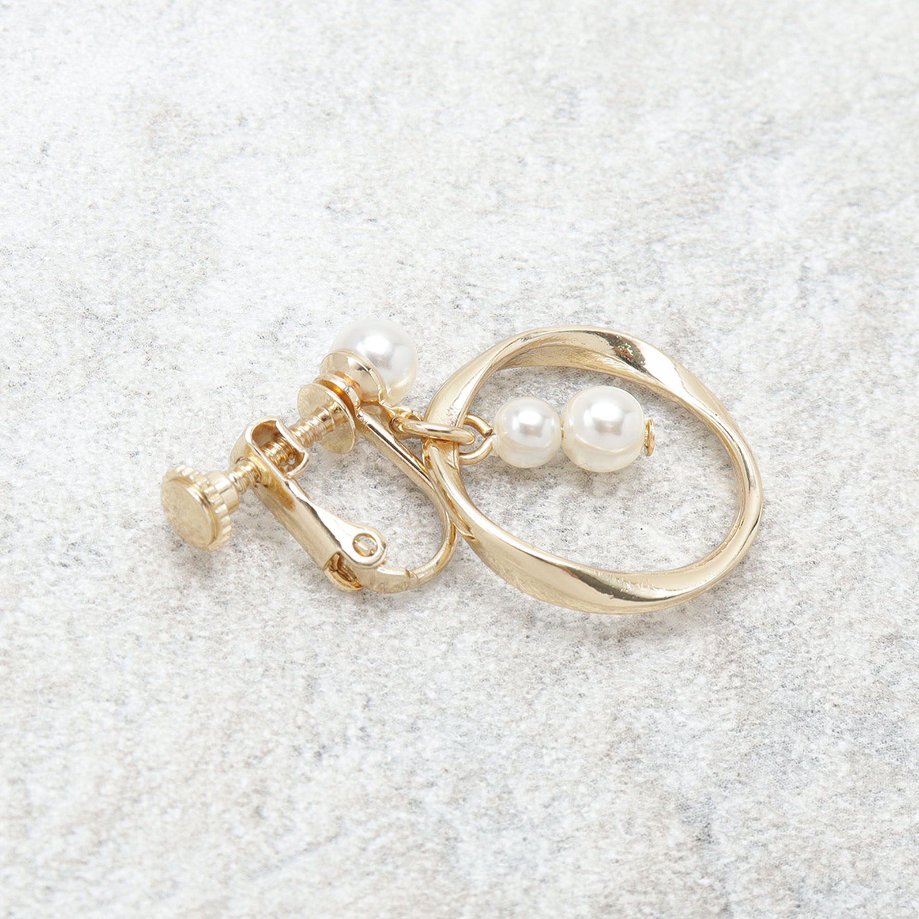 OPAQUE.CLIP「フェイクパール&times;リングメタル イヤリング」|イヤリング|