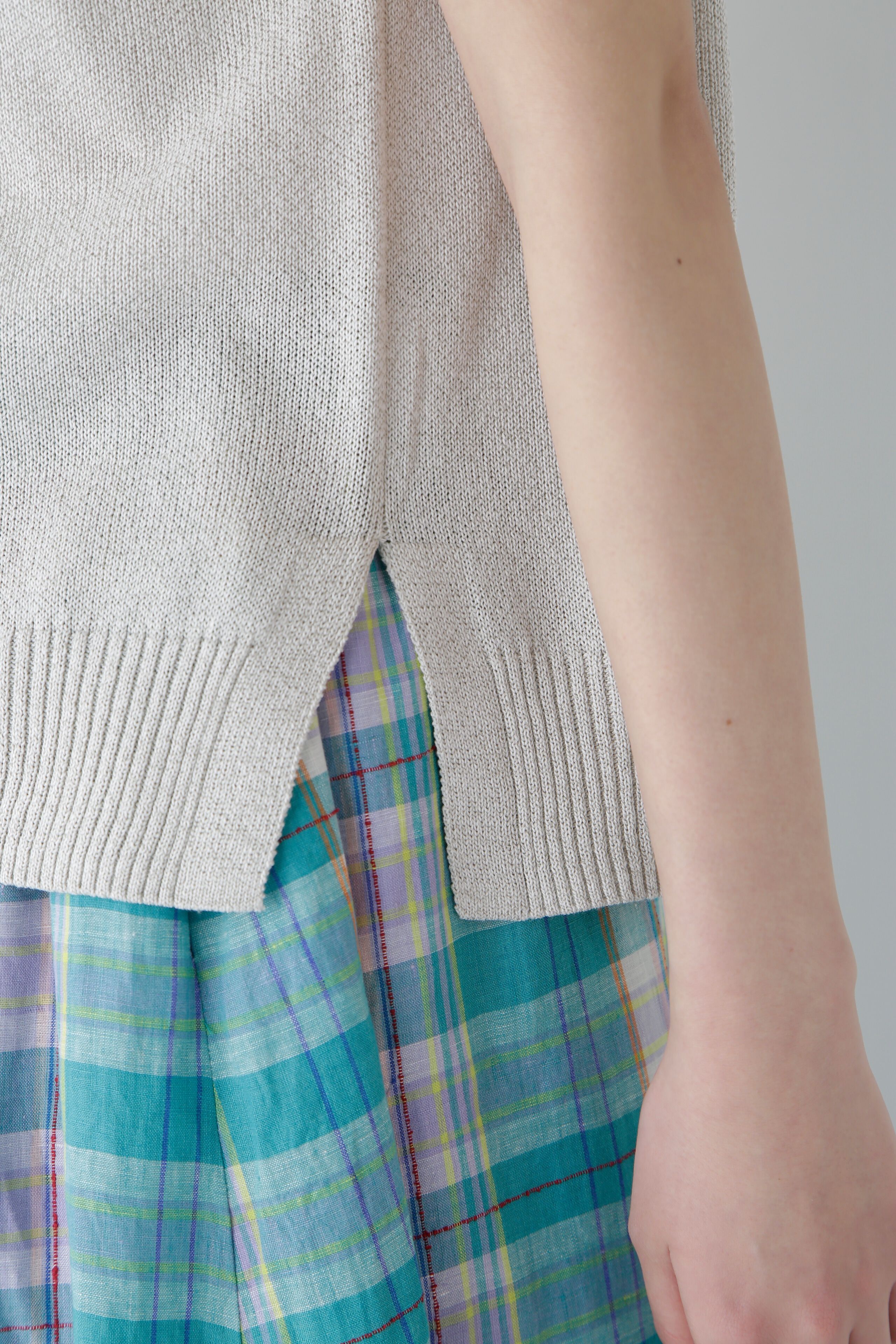  「◆【ウォッシャブル】ペーパーヤーンヘンリネックベスト」|ニット・セーター|