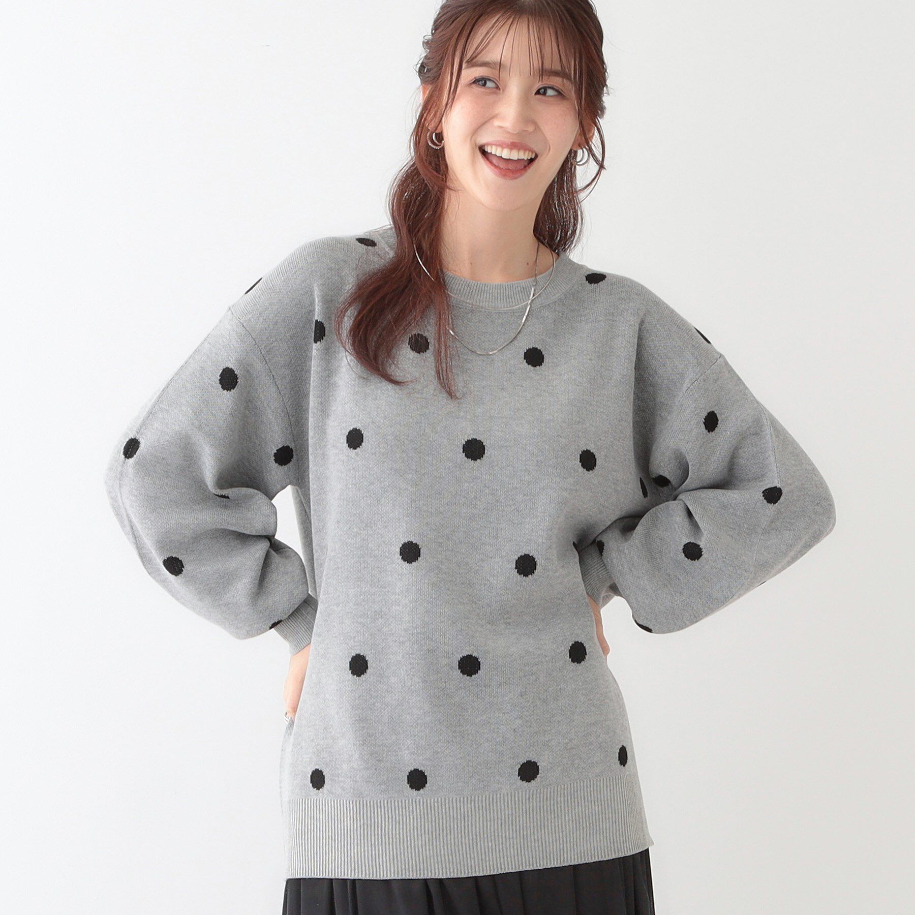 SHOO･LA･RUE「【S-LL】ドット柄が目を惹く ゆったりニット」|ニット・セーター|グレー(112)