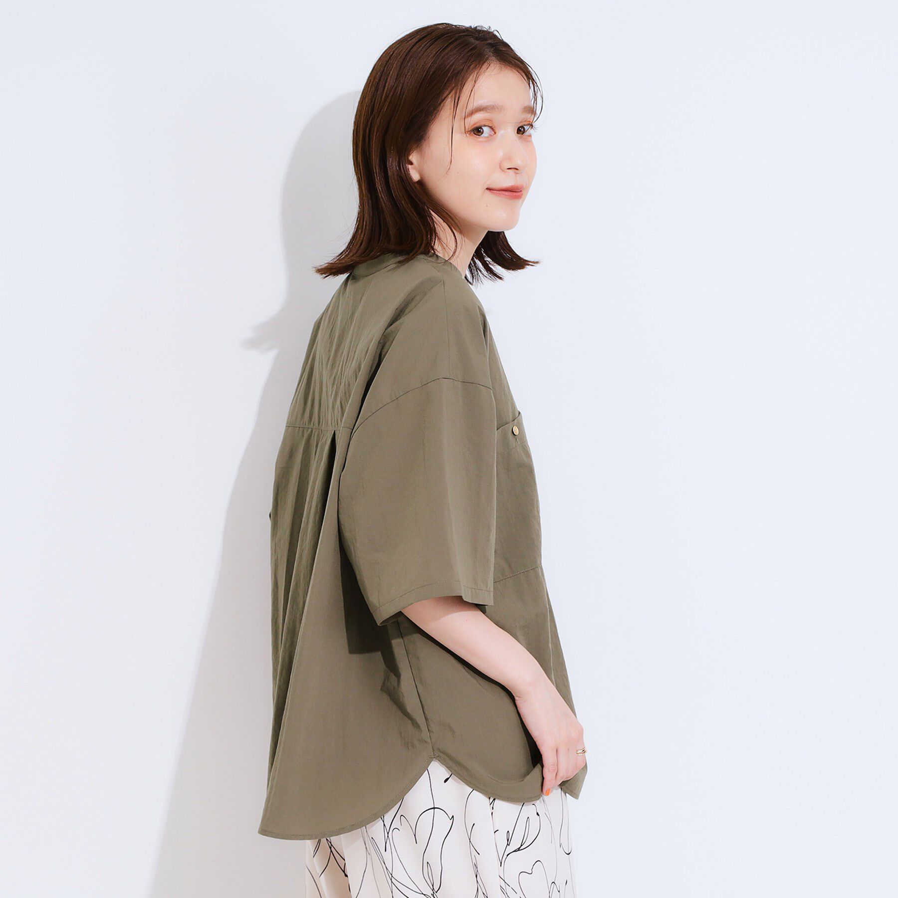 SHOO･LA･RUE「【S-LL】大人の抜け感 ビックポケット Vネックシャツ」|シャツ・ブラウス|