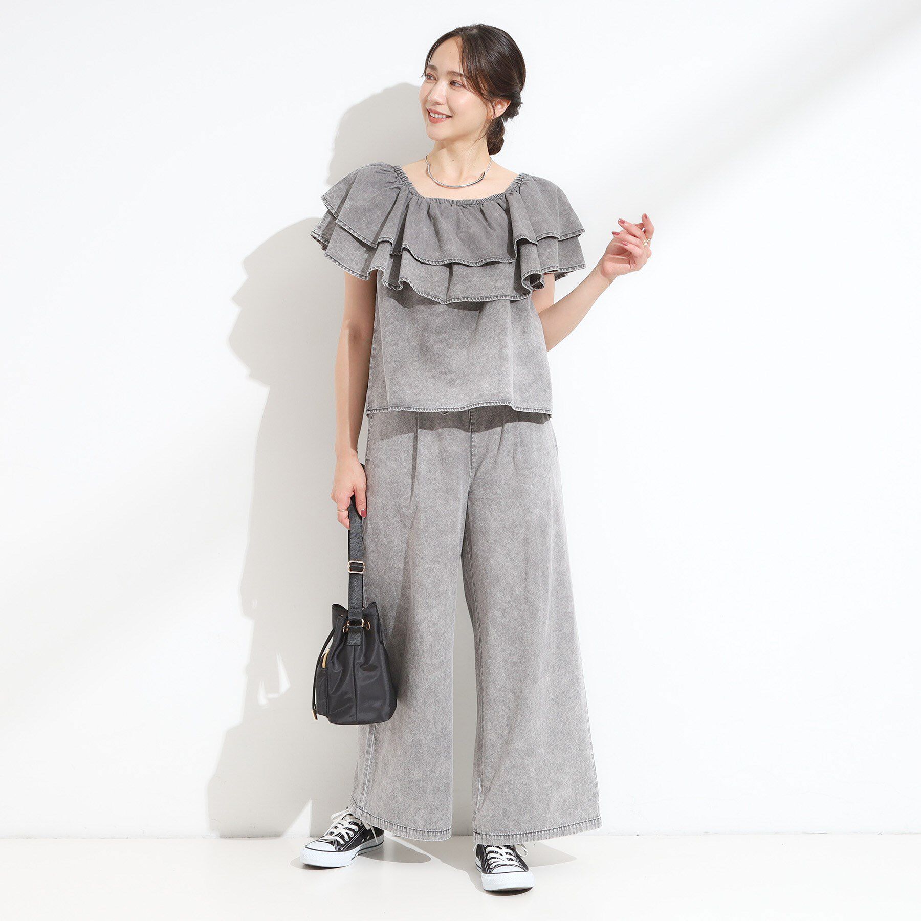 SHOO･LA･RUE「【セットアップ可/前後2WAY/オフショル2WAY】着こなしを楽しめる デニムフリルブラウス」|シャツ・ブラウス|