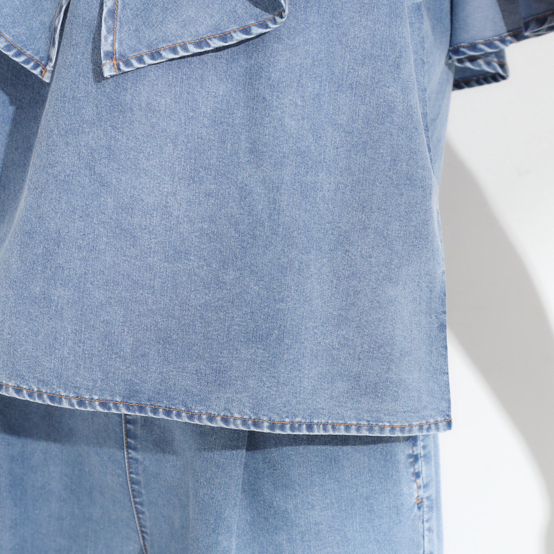 SHOO･LA･RUE「【セットアップ可/前後2WAY/オフショル2WAY】着こなしを楽しめる デニムフリルブラウス」|シャツ・ブラウス|