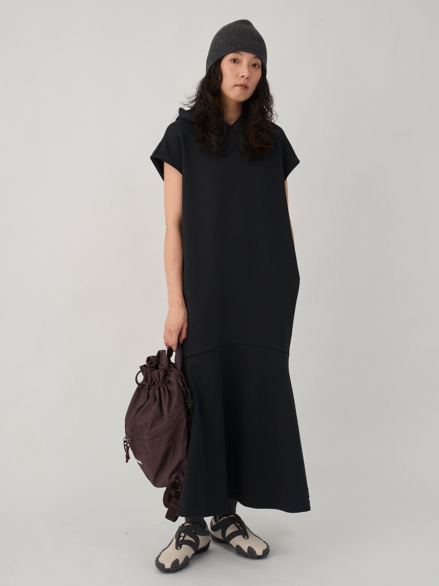 emmi atelier「【限定カラー】emmiロゴフーディーワンピース」|ワンピース|BLK