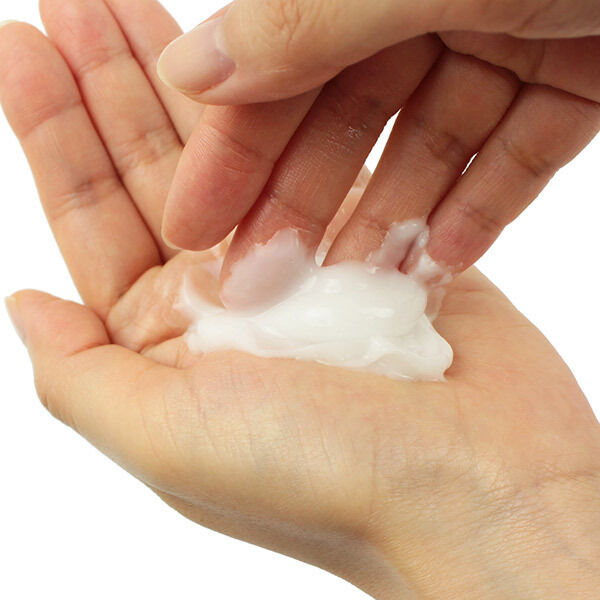  「MAKANAI 見ちがえるトリートメント 本体/しとやかな椿の香り (220g)」|コンディショナー・トリートメント|