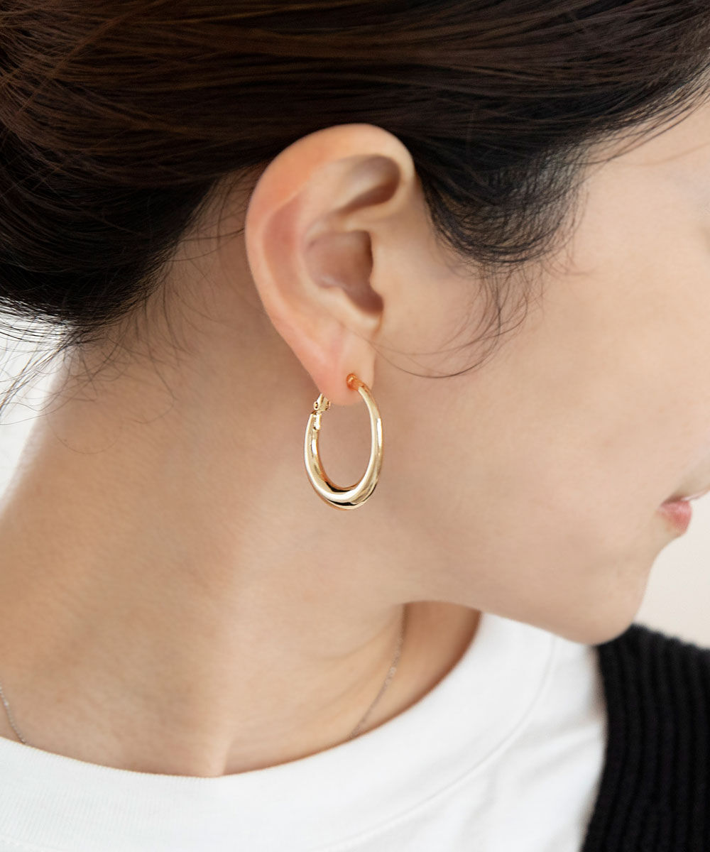 colleca la「オーバルフープイヤリング」|イヤリング|ゴールド