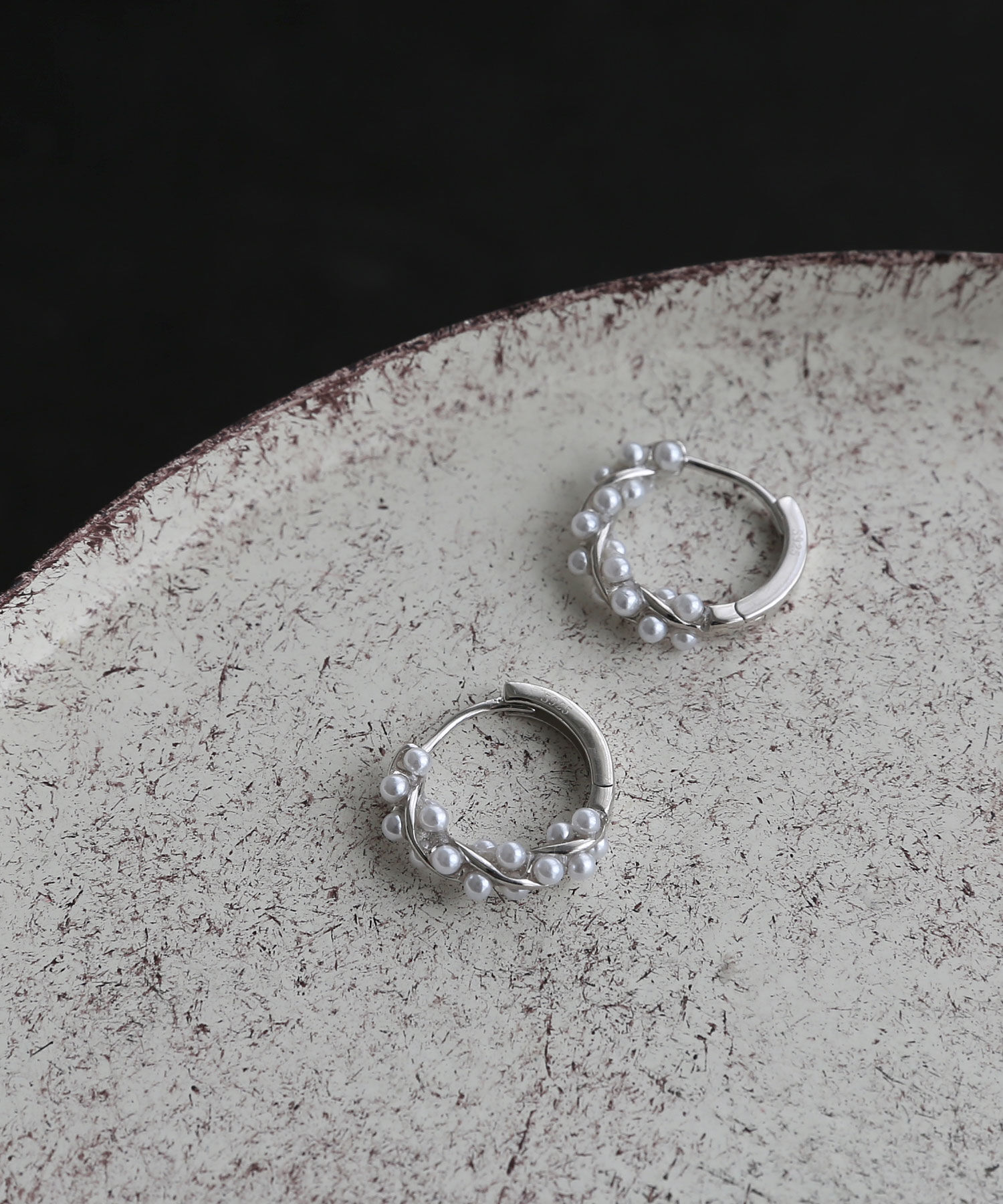 colleca la「[silver925]ツイストパールフープピアス〈金属アレルギー対応〉」|ピアス|シルバー