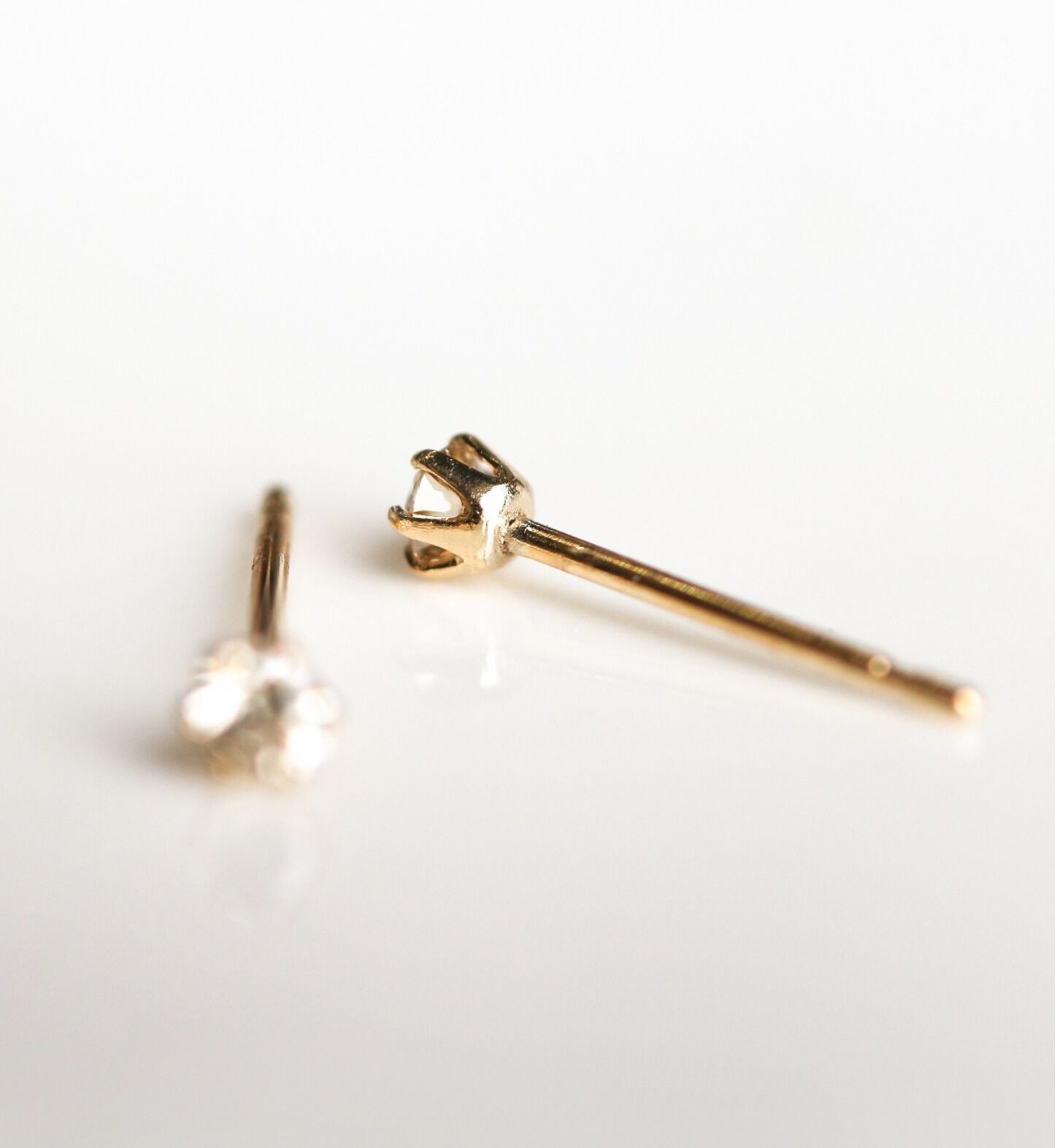  「一石 シャンパンダイヤモンド 0.1ct ピアス | K18」|ピアス|