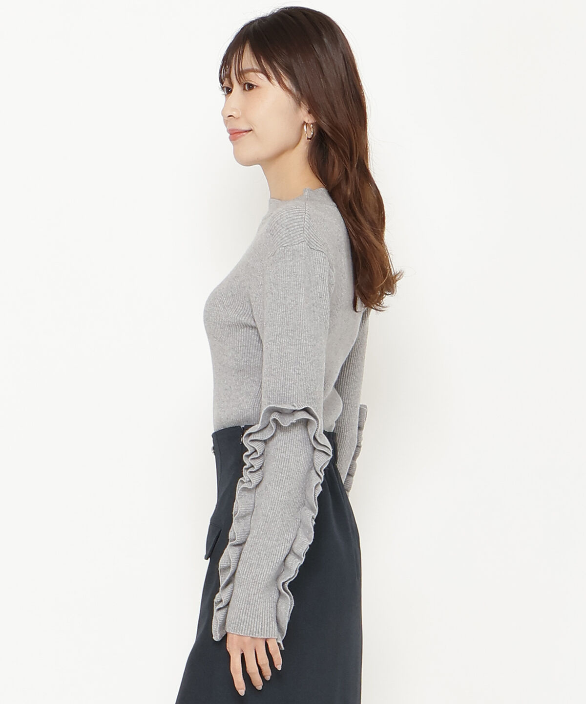 アンドクチュール「袖フリルハイネックリブニットプルオーバー」|ニット・セーター|