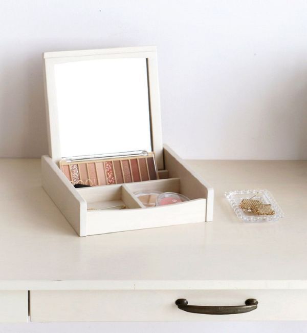 B-COMPANY「毎日の身支度を省スペースで　ミニコスメボックス」|ミラー|