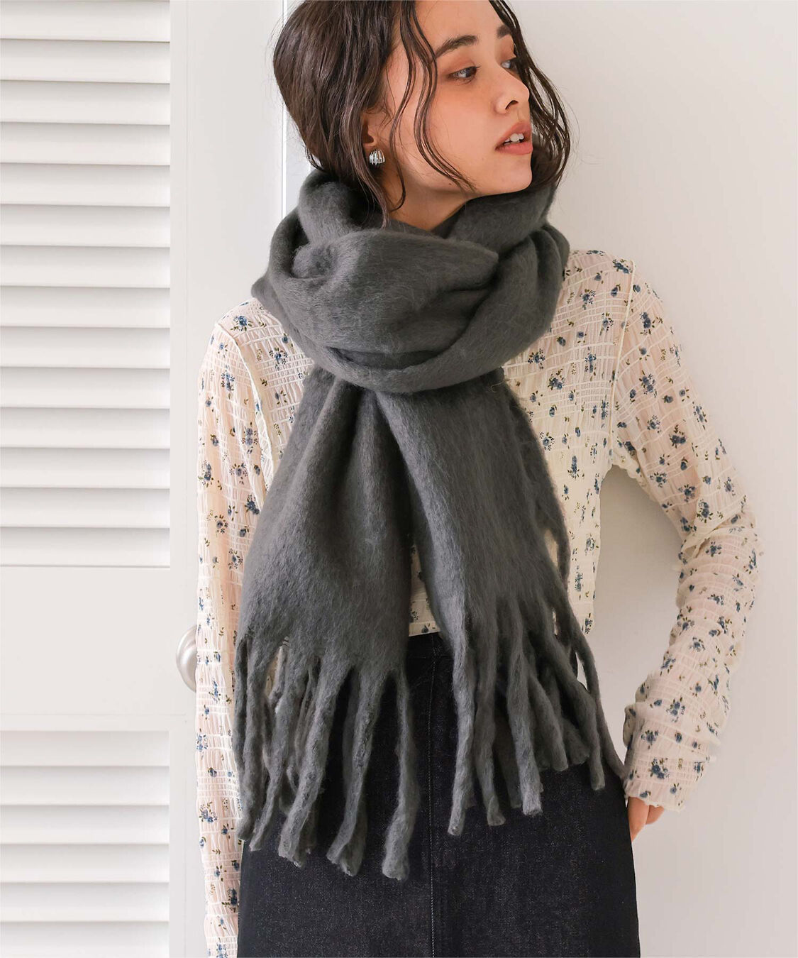 titivate「ボリュームマフラー」|マフラー|チャコール