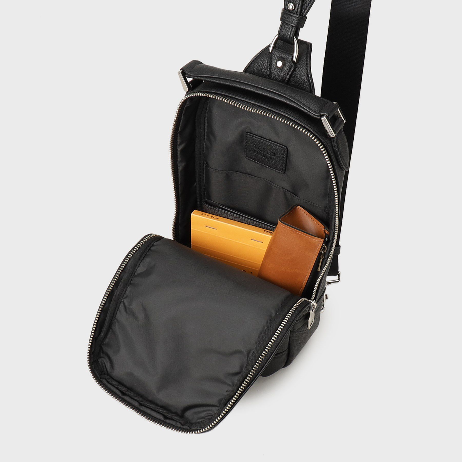 TAKEO KIKUCHI「薄マチ スマート 大人　ワンショルダーバッグ」|ショルダー・メッセンジャー|