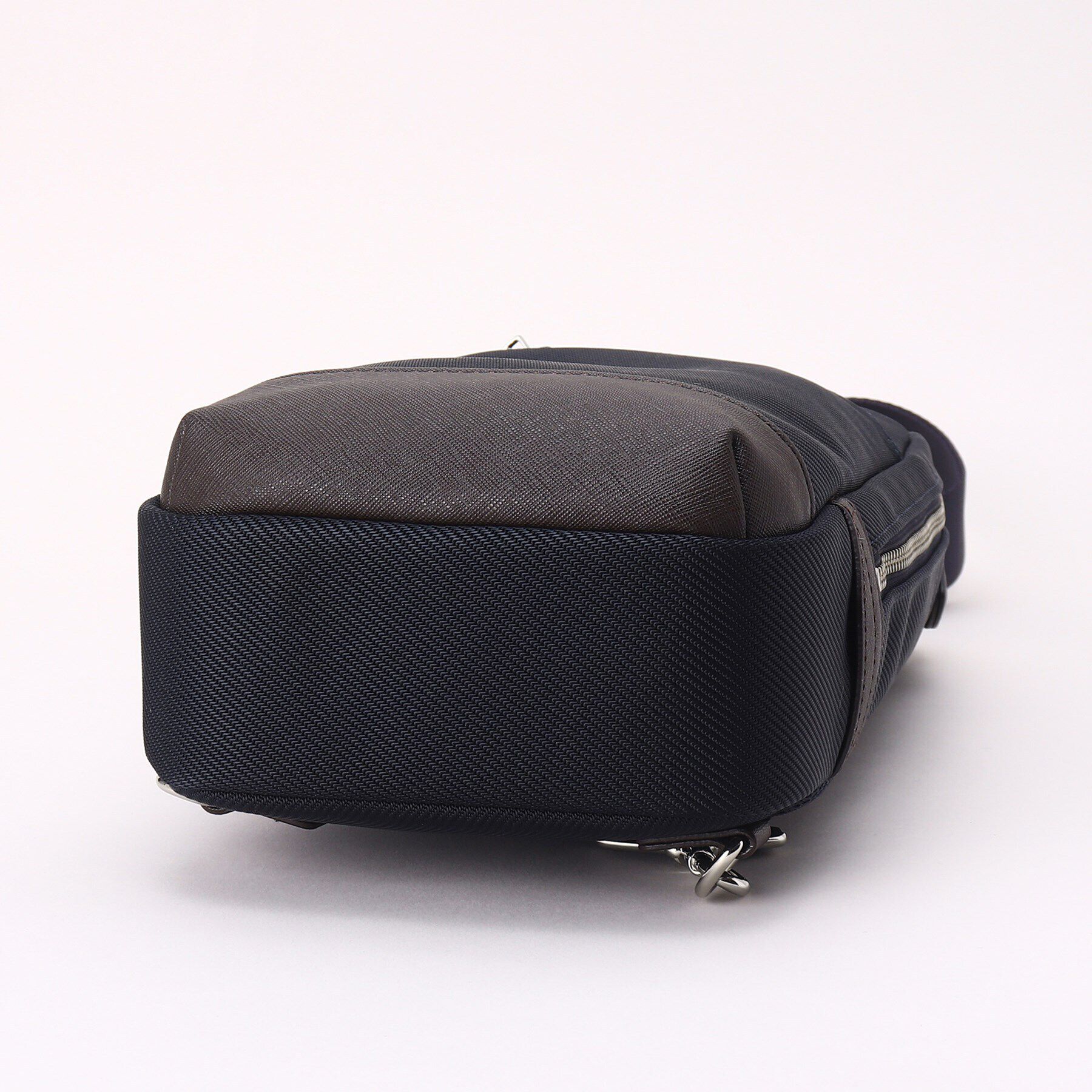 TAKEO KIKUCHI「薄マチ スマート 大人　ワンショルダーバッグ」|ショルダー・メッセンジャー|