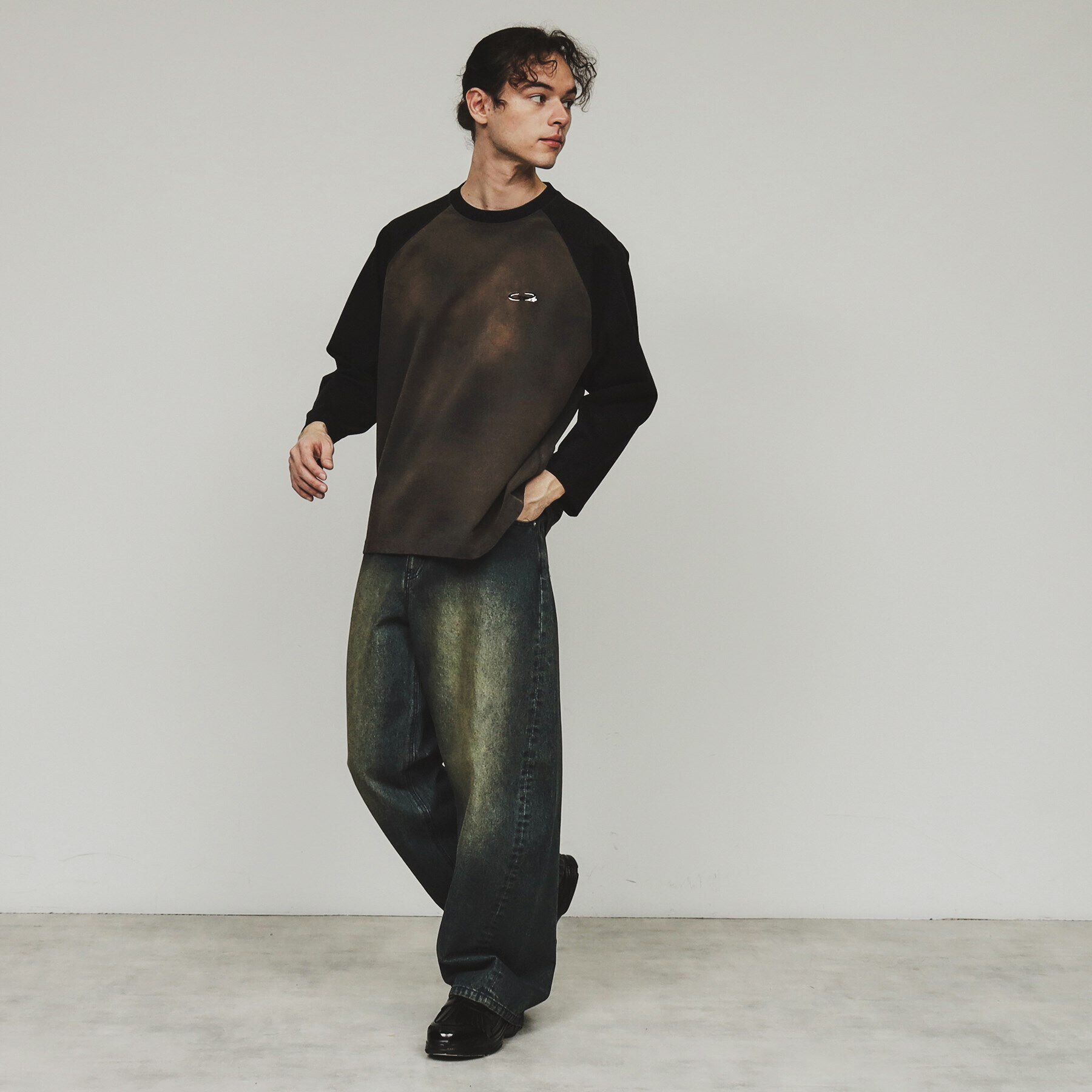 tk.TAKEO KIKUCHI「ブリーチラグランスリーブTシャツ」|Tシャツ・カットソー|