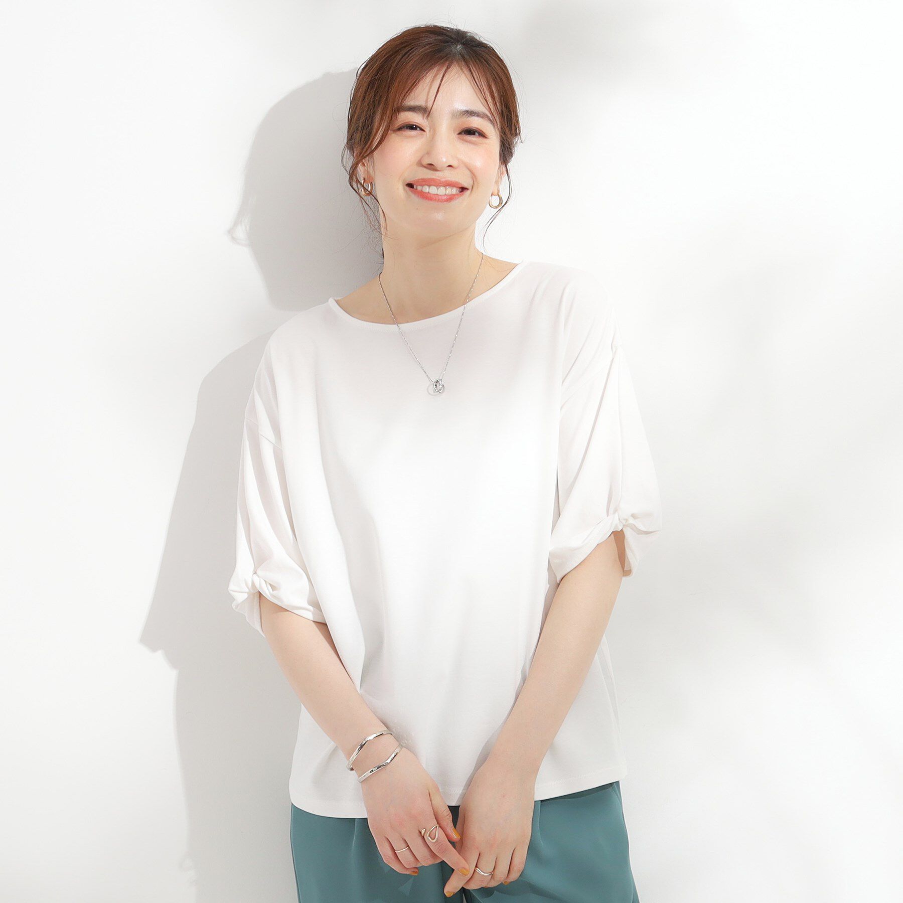 SHOO･LA･RUE「【ひんやり/洗える/S-LL】袖ねじりシルケットトップス」|Tシャツ・カットソー|