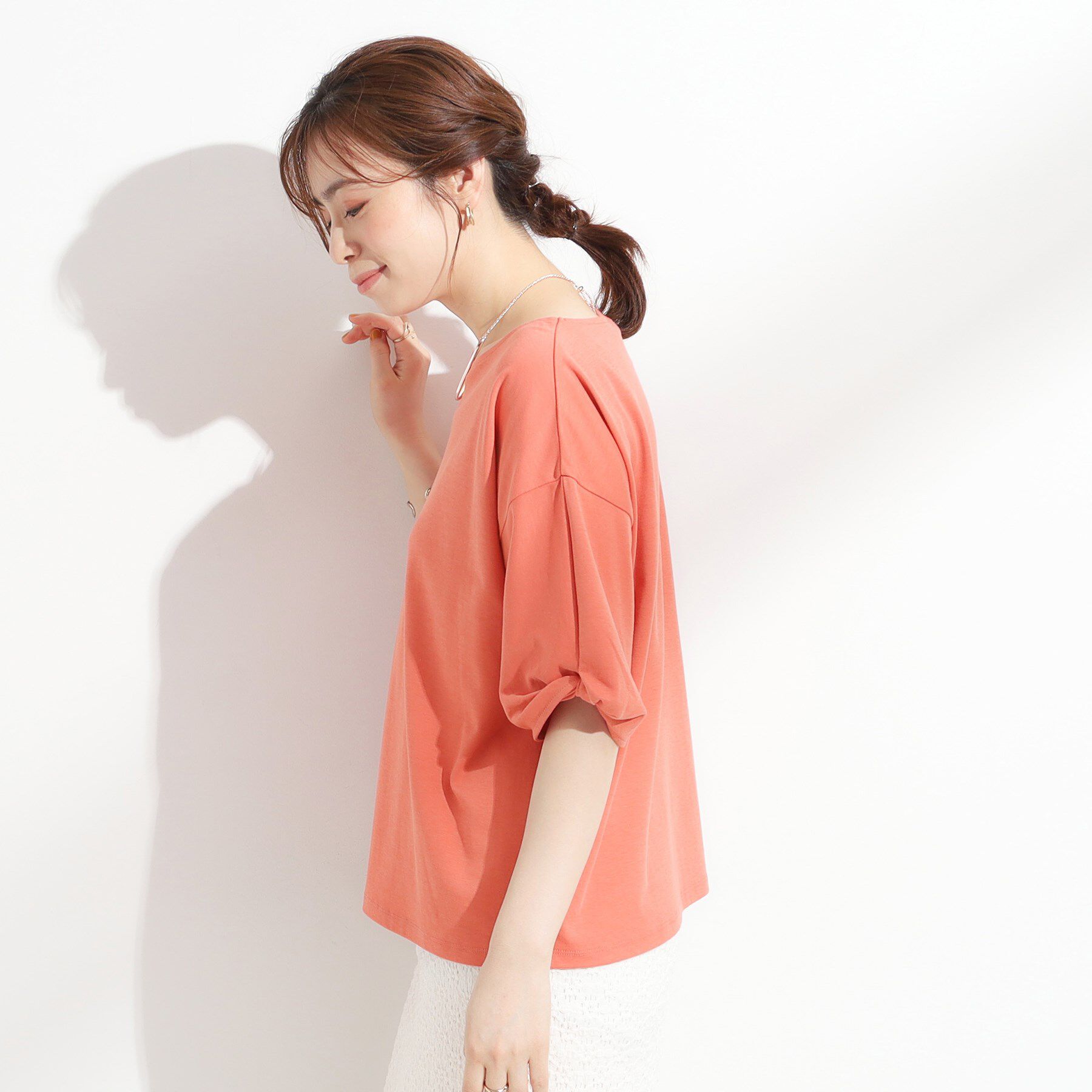 SHOO･LA･RUE「【ひんやり/洗える/S-LL】袖ねじりシルケットトップス」|Tシャツ・カットソー|