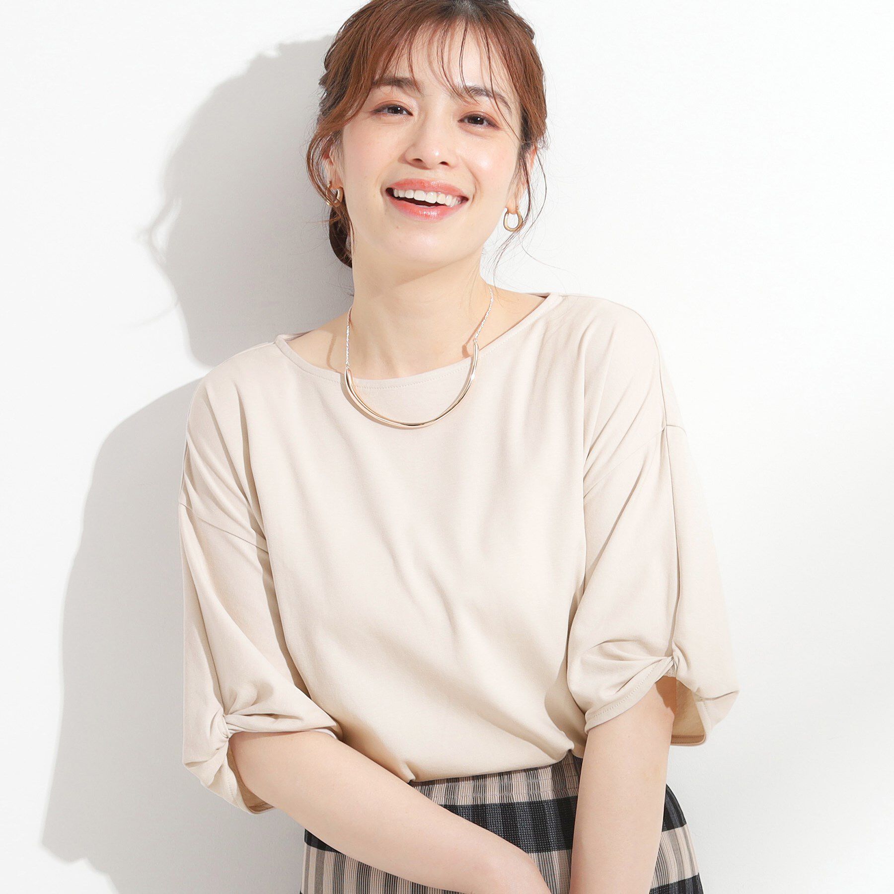 SHOO･LA･RUE「【ひんやり/洗える/S-LL】袖ねじりシルケットトップス」|Tシャツ・カットソー|ライトベージュ(05