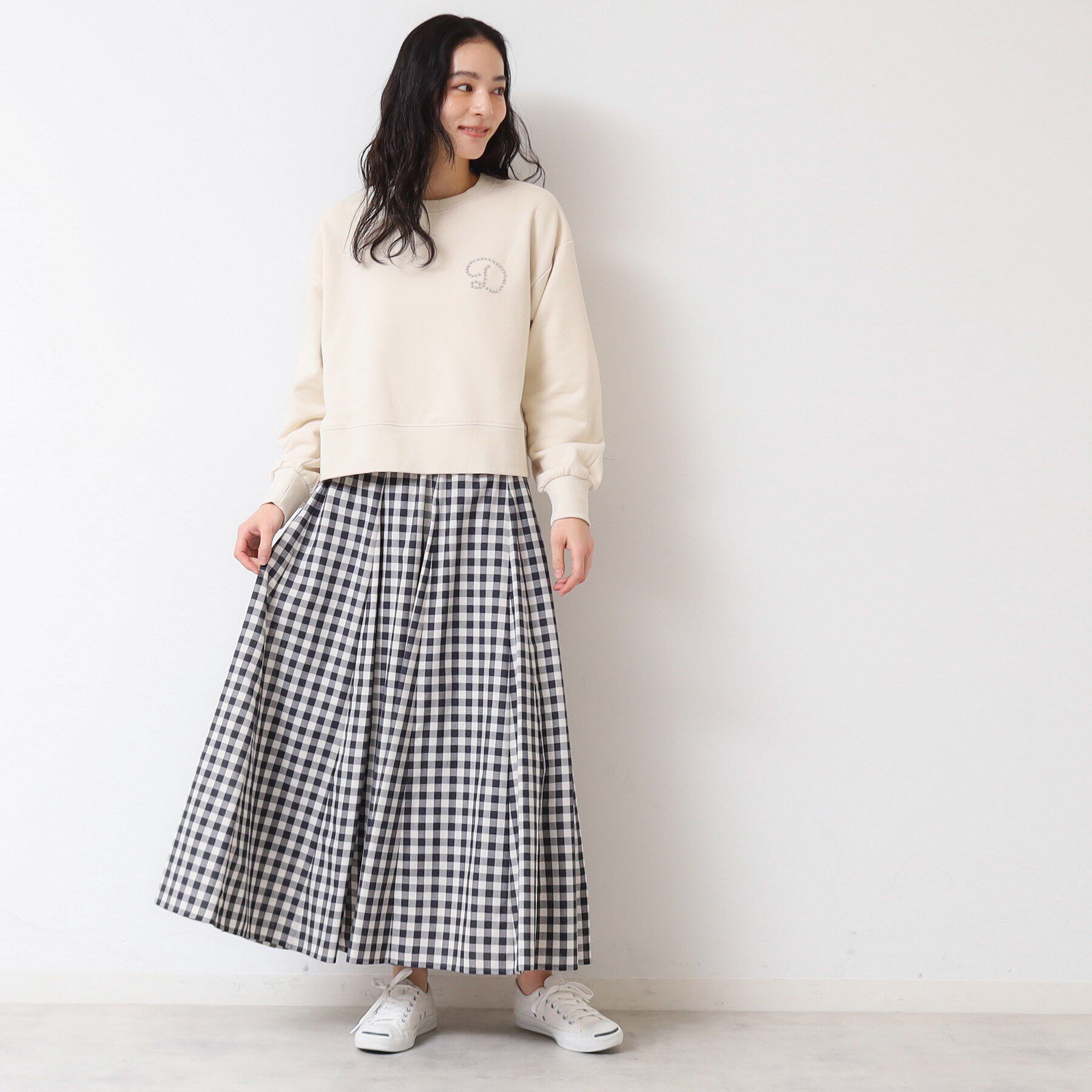 Dessin「【洗える】スタッズDマーク付きクロップド丈スウェット」|パーカー|