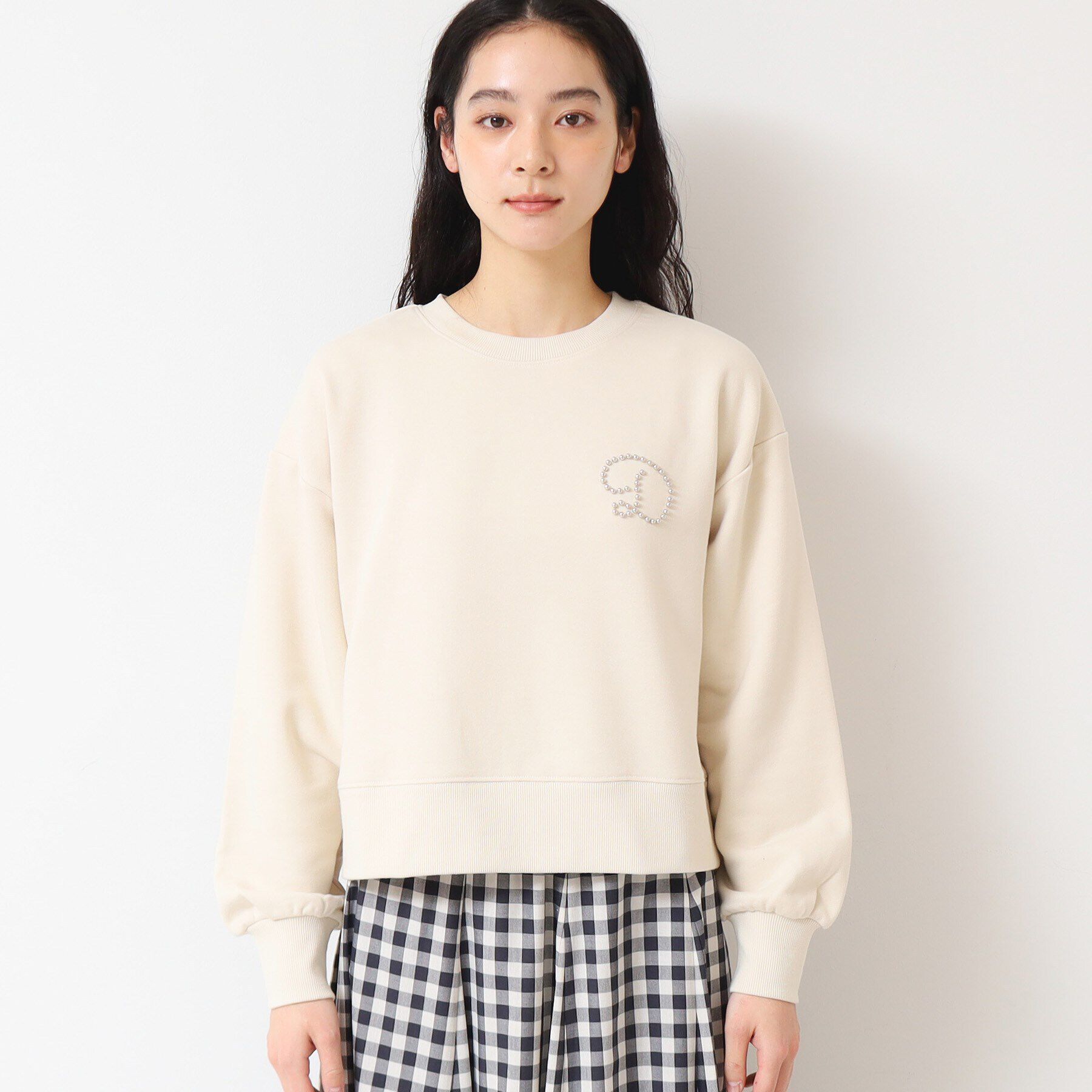 Dessin「【洗える】スタッズDマーク付きクロップド丈スウェット」|パーカー|