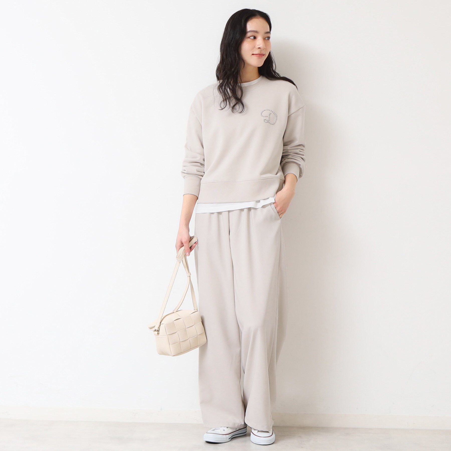 Dessin「【洗える】スタッズDマーク付きクロップド丈スウェット」|パーカー|