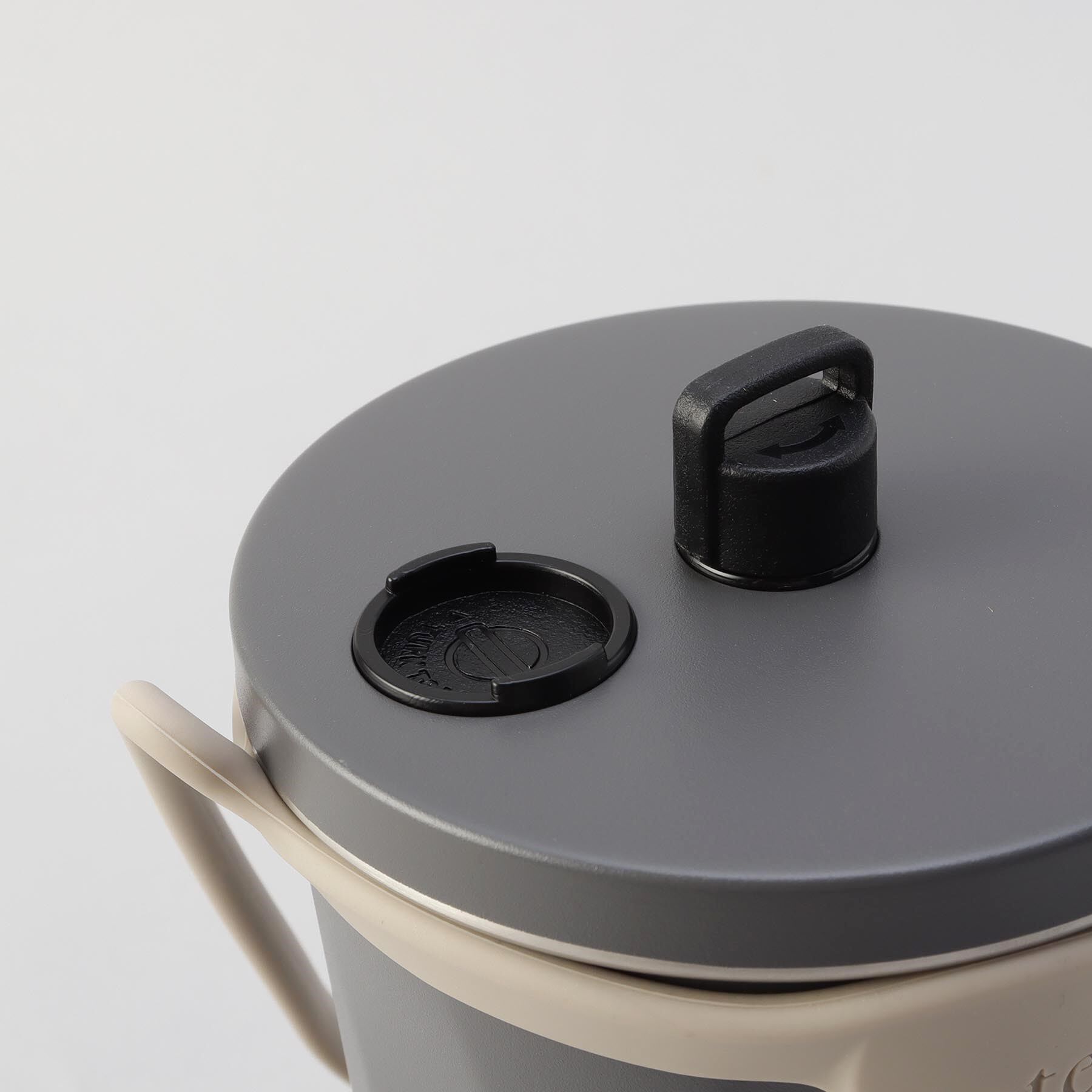 212 KITCHEN STORE「ストロー付2wayタンブラー570ml チャコール」|食器・キッチングッズ|