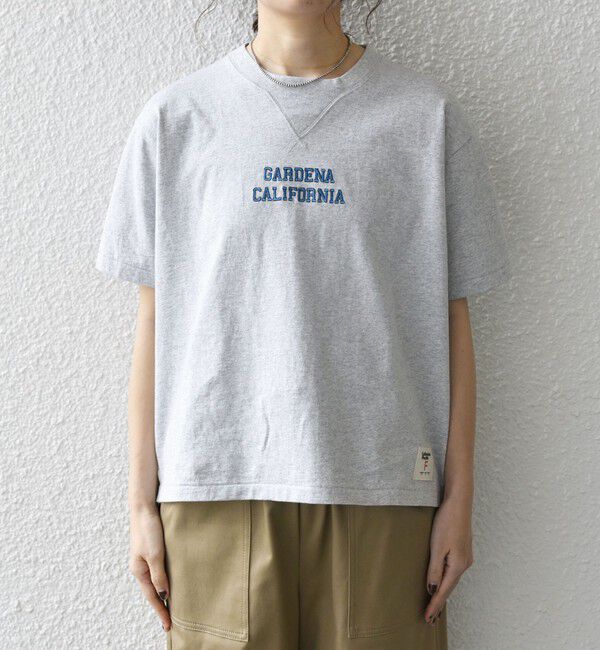 SHIPS any「【SHIPS any別注】Collegiate Pacific:〈洗濯機可能〉V ガゼット プリント & 刺繍 Tシャツ 25SS」|Tシャツ・カットソー|