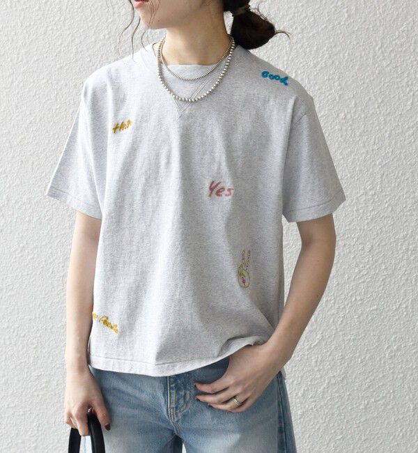 SHIPS any「【SHIPS any別注】Collegiate Pacific:〈洗濯機可能〉V ガゼット プリント & 刺繍 Tシャツ 25SS」|Tシャツ・カットソー|