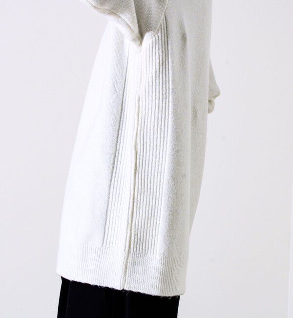 GLOSTER「【配色リブが映える大人ニット】GR刺繍 浅Vネックプルオーバーニット」|ニット・セーター|