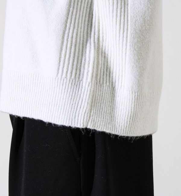 GLOSTER「【配色リブが映える大人ニット】GR刺繍 浅Vネックプルオーバーニット」|ニット・セーター|