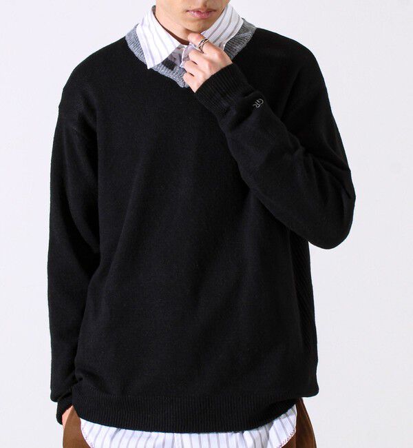 GLOSTER「【配色リブが映える大人ニット】GR刺繍 浅Vネックプルオーバーニット」|ニット・セーター|ブラック