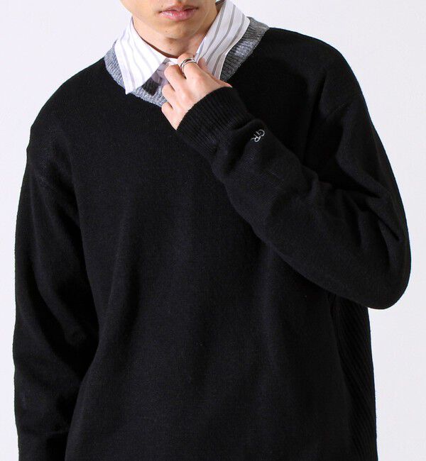 GLOSTER「【配色リブが映える大人ニット】GR刺繍 浅Vネックプルオーバーニット」|ニット・セーター|