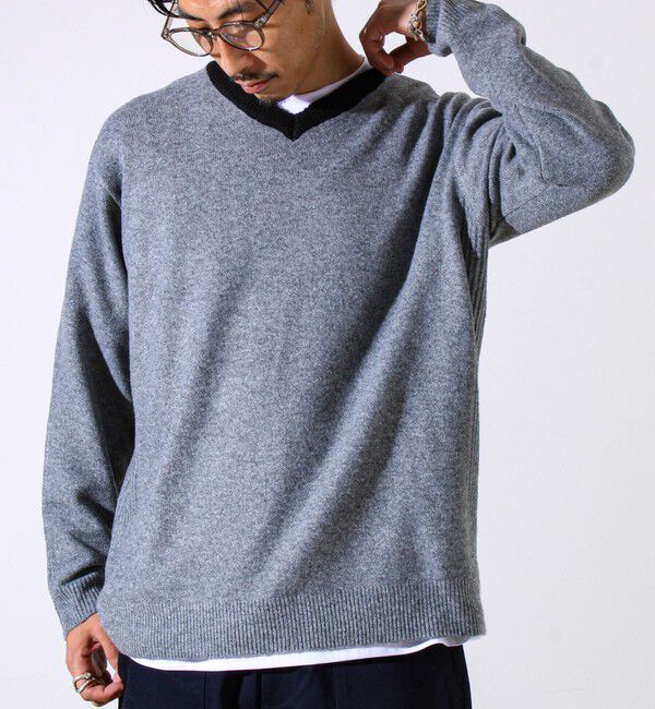 GLOSTER「【配色リブが映える大人ニット】GR刺繍 浅Vネックプルオーバーニット」|ニット・セーター|グレー