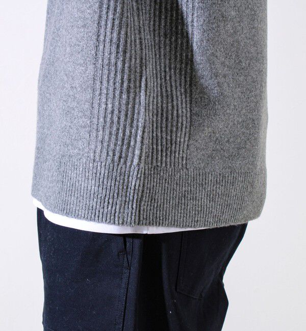 GLOSTER「【配色リブが映える大人ニット】GR刺繍 浅Vネックプルオーバーニット」|ニット・セーター|