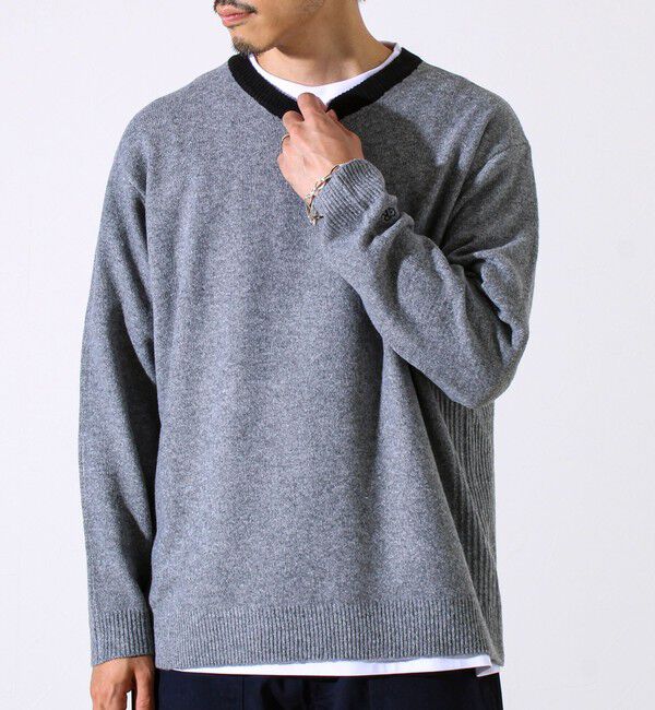 GLOSTER「【配色リブが映える大人ニット】GR刺繍 浅Vネックプルオーバーニット」|ニット・セーター|
