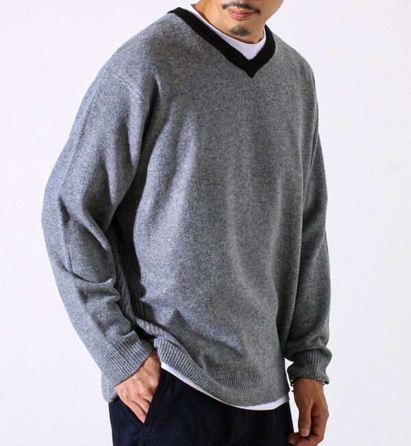 GLOSTER「【配色リブが映える大人ニット】GR刺繍 浅Vネックプルオーバーニット」|ニット・セーター|