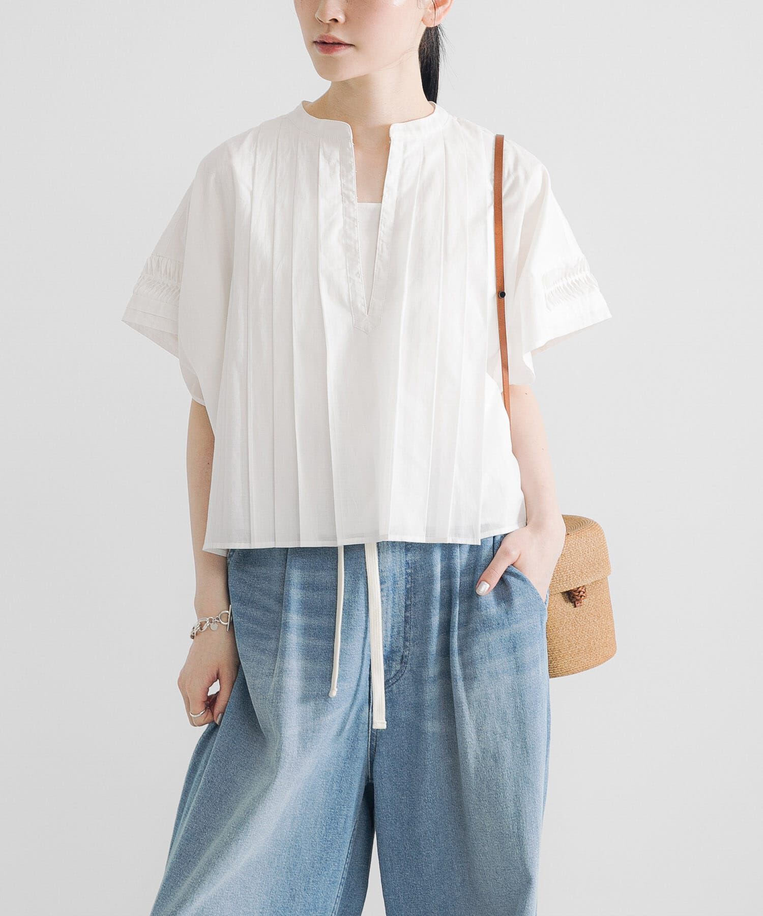 URBAN RESEARCH「ハーフスリーブタックショートシャツ」|シャツ・ブラウス|オフホワイト