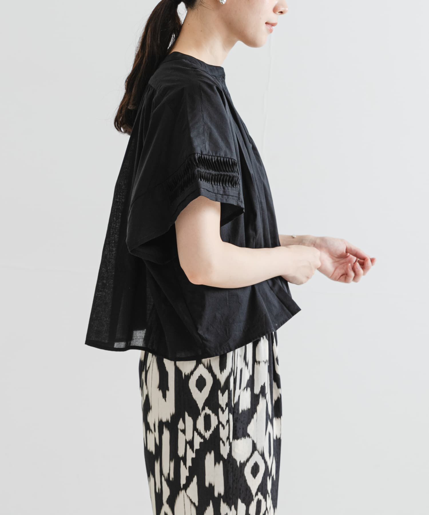 URBAN RESEARCH「ハーフスリーブタックショートシャツ」|シャツ・ブラウス|