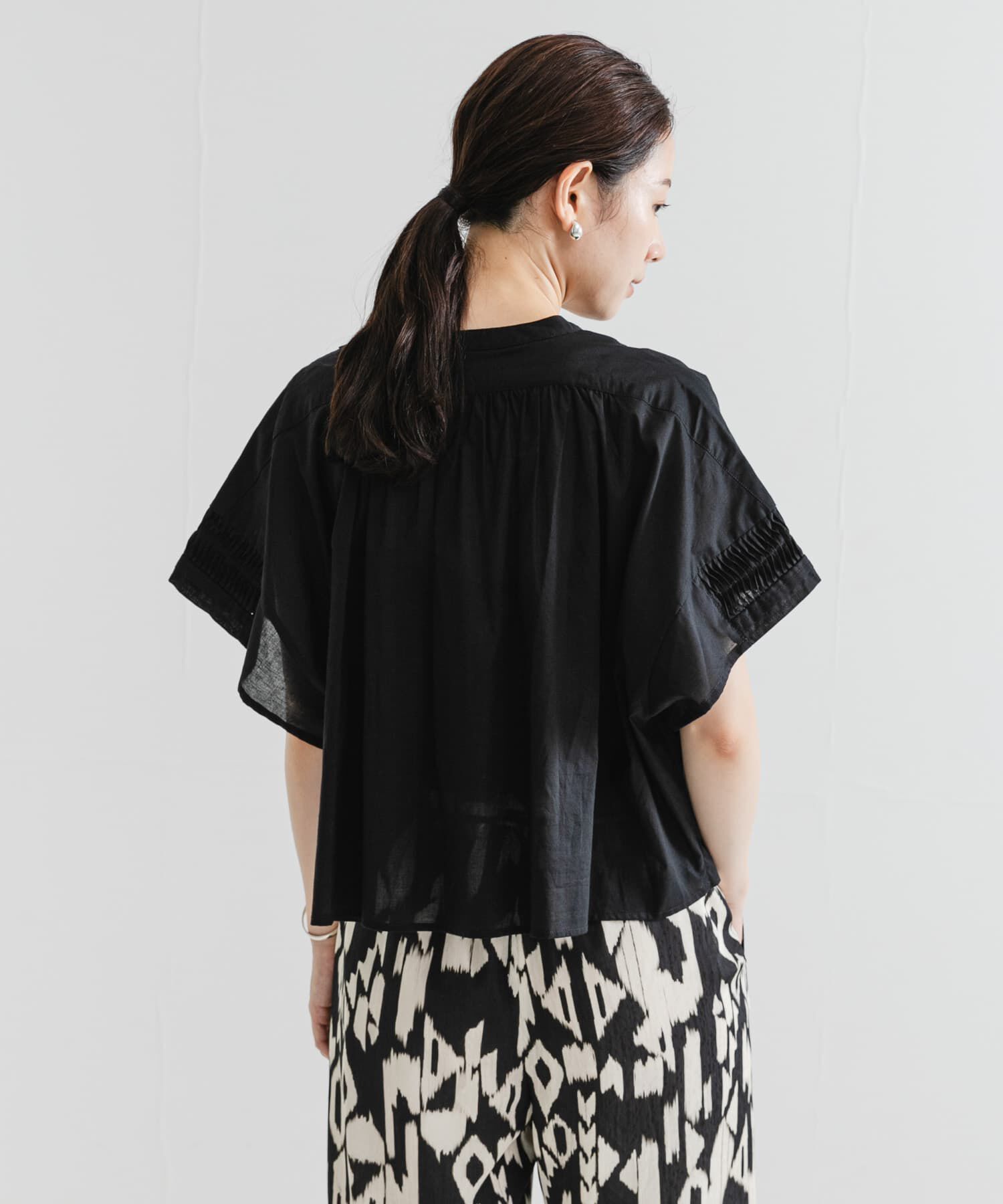 URBAN RESEARCH「ハーフスリーブタックショートシャツ」|シャツ・ブラウス|