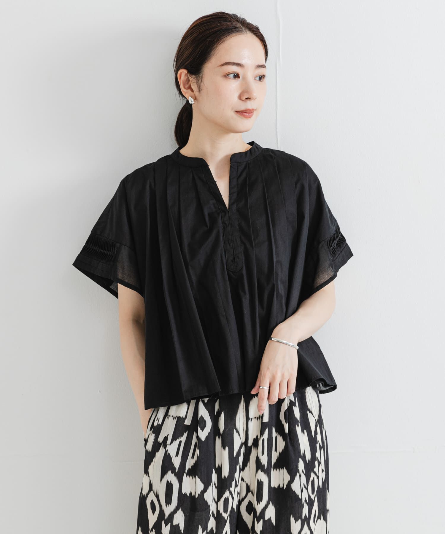 URBAN RESEARCH「ハーフスリーブタックショートシャツ」|シャツ・ブラウス|