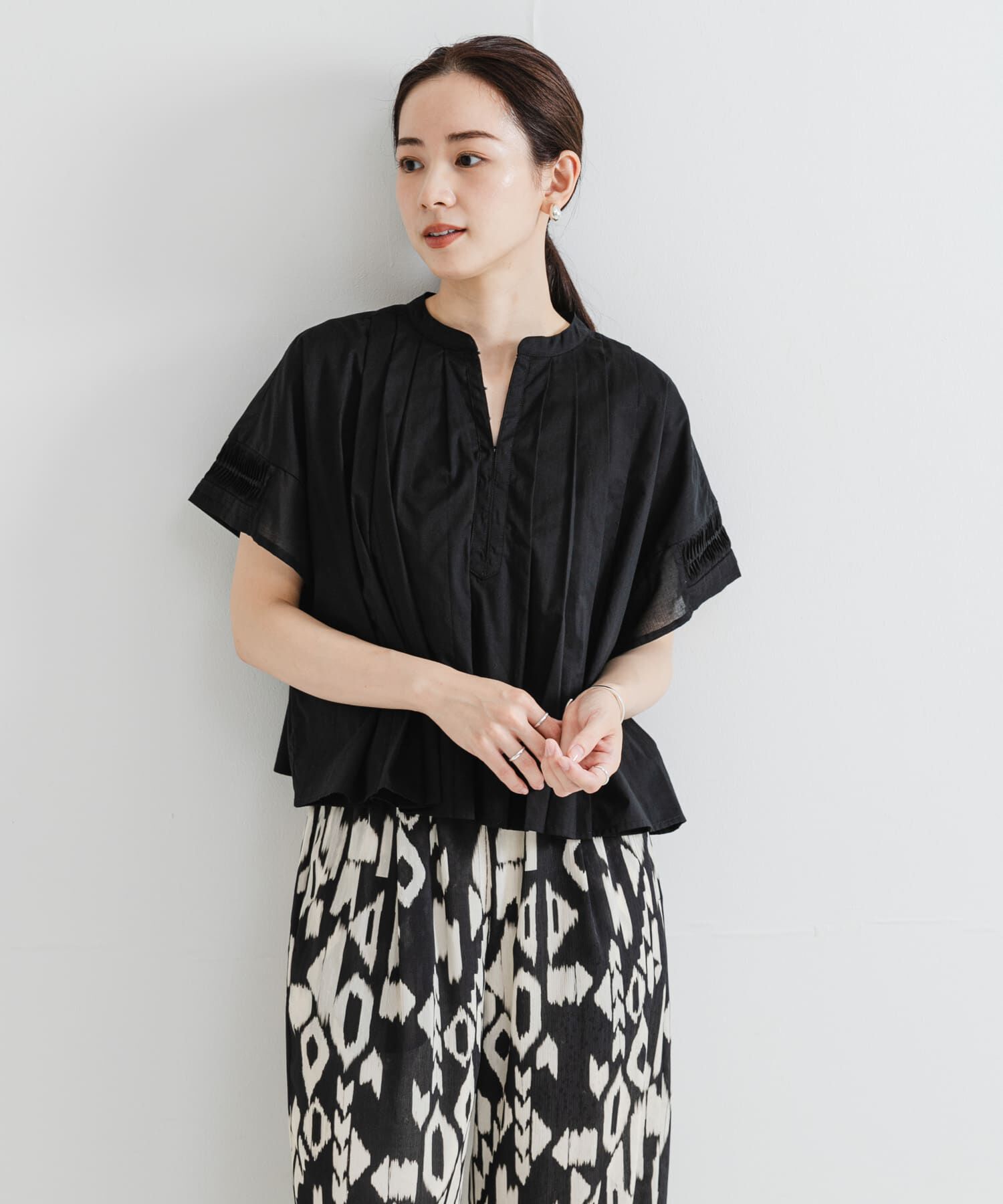 URBAN RESEARCH「ハーフスリーブタックショートシャツ」|シャツ・ブラウス|