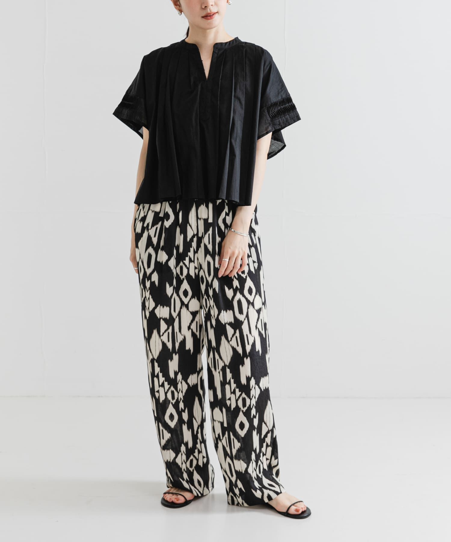 URBAN RESEARCH「ハーフスリーブタックショートシャツ」|シャツ・ブラウス|