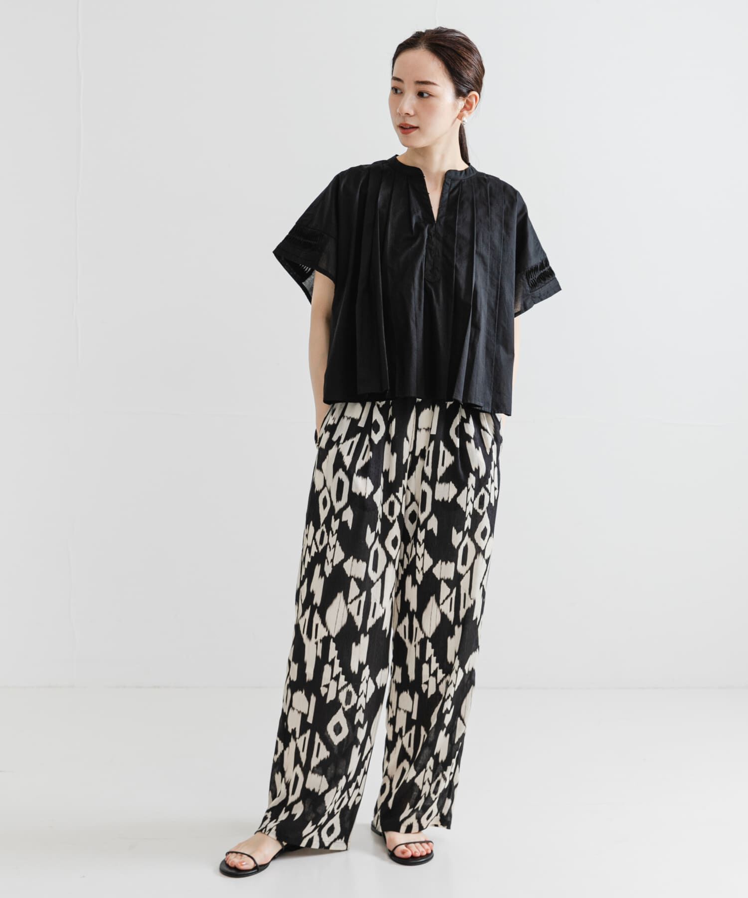 URBAN RESEARCH「ハーフスリーブタックショートシャツ」|シャツ・ブラウス|