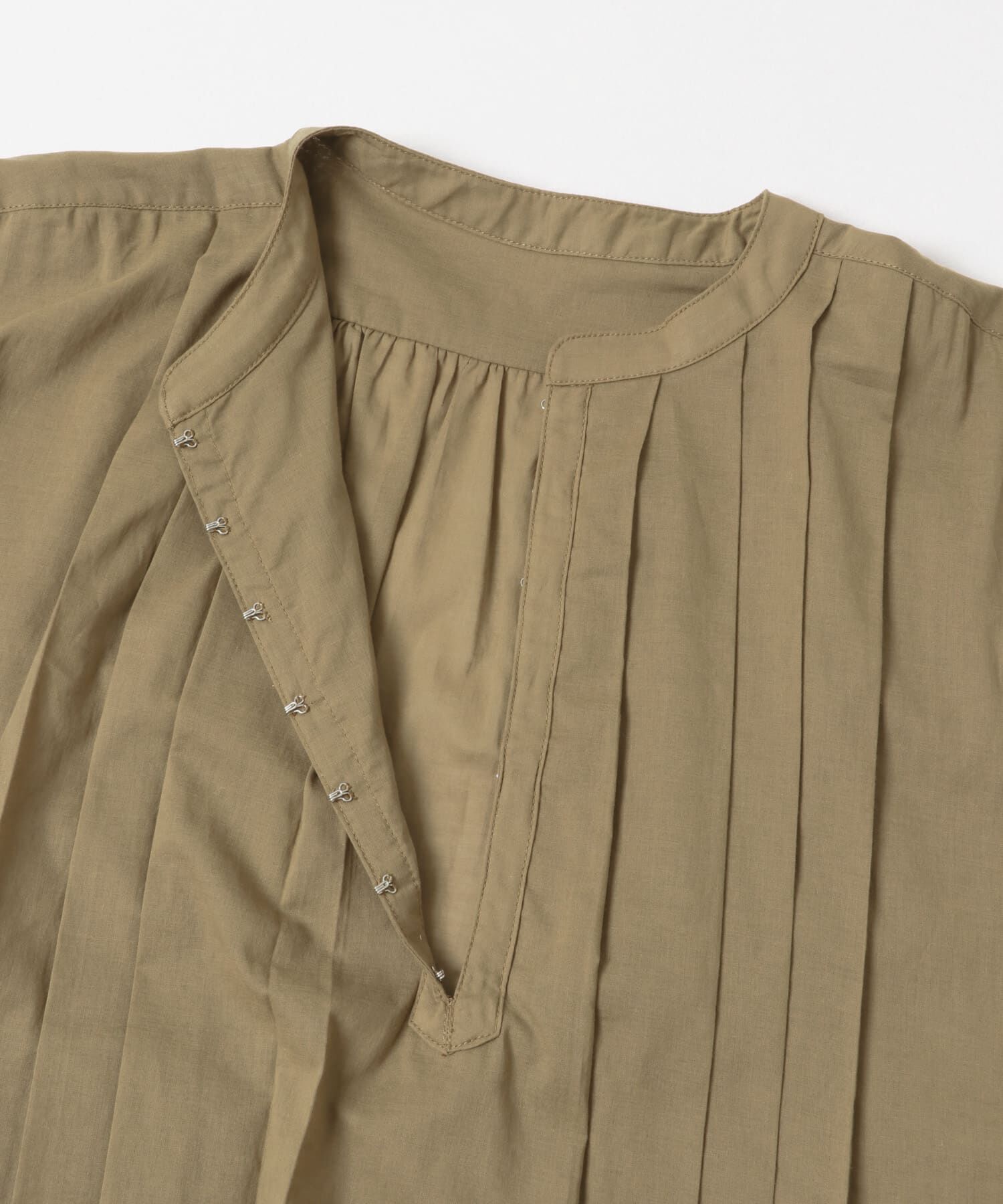 URBAN RESEARCH「ハーフスリーブタックショートシャツ」|シャツ・ブラウス|