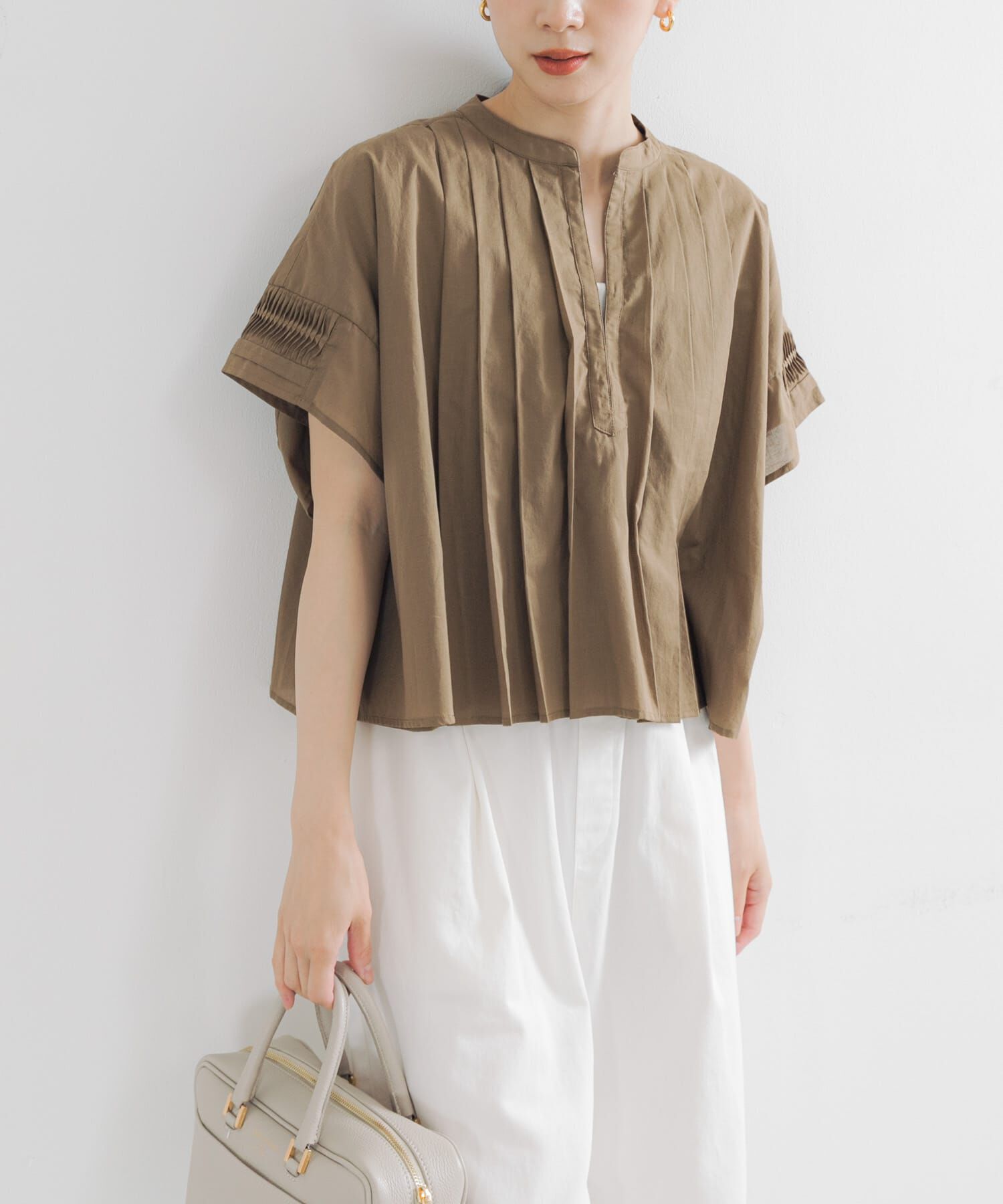 URBAN RESEARCH「ハーフスリーブタックショートシャツ」|シャツ・ブラウス|