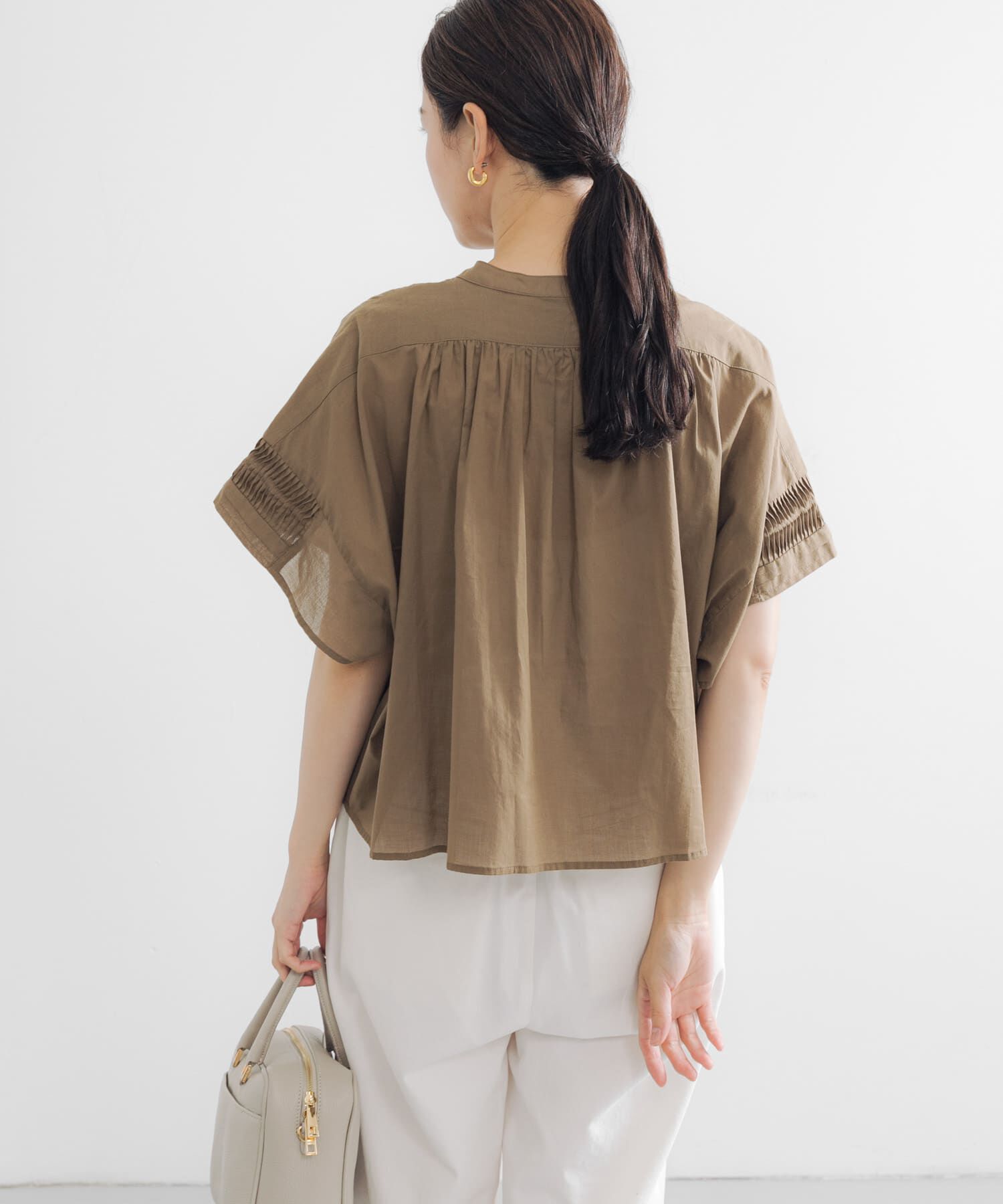 URBAN RESEARCH「ハーフスリーブタックショートシャツ」|シャツ・ブラウス|